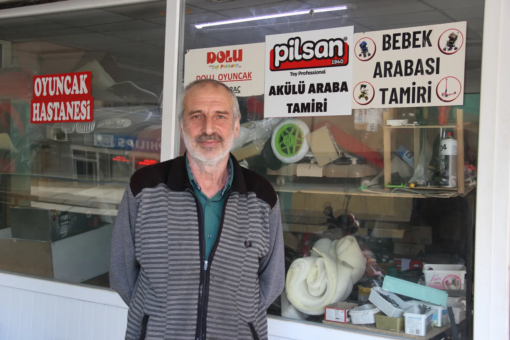 Şoförlüğü bıraktı, 10 yıldır oyuncak tamir ediyor