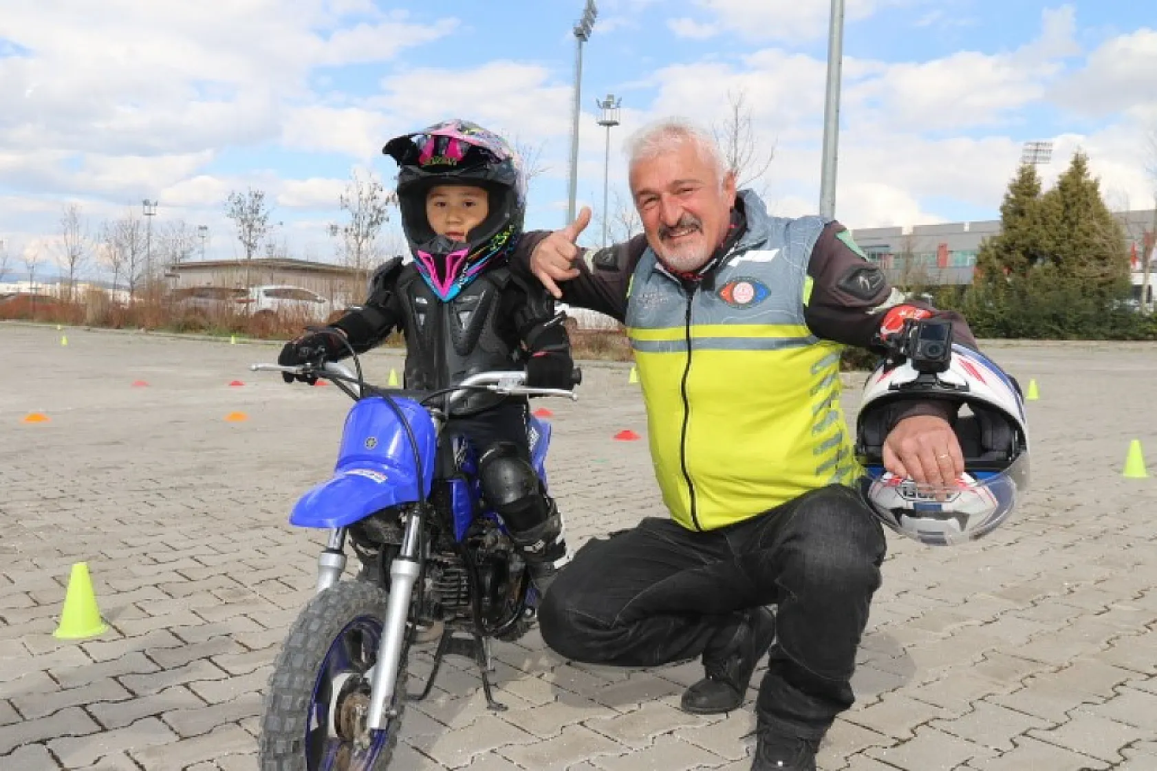 Zayn'a rakip Eskişehir'den çıktı: 3 yaşındaki Atakan motosikletiyle pistlerin tozunu attırıyor