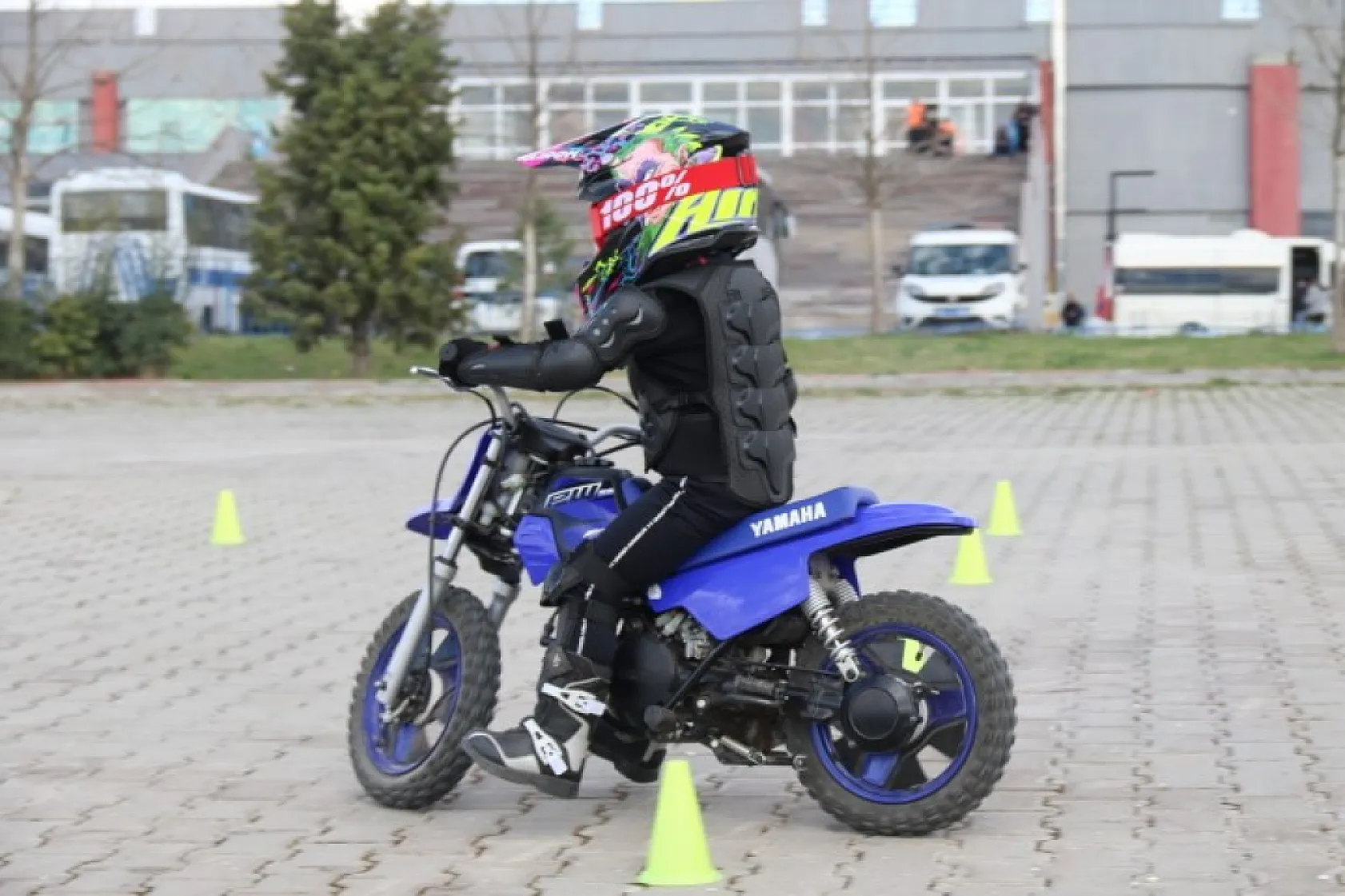 Zayn'a rakip Eskişehir'den çıktı: 3 yaşındaki Atakan motosikletiyle pistlerin tozunu attırıyor