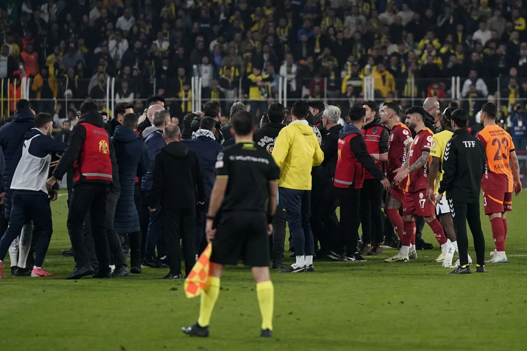 Barış Alper Yılmaz ve Kerem Demirbay'a 1'er maç ceza