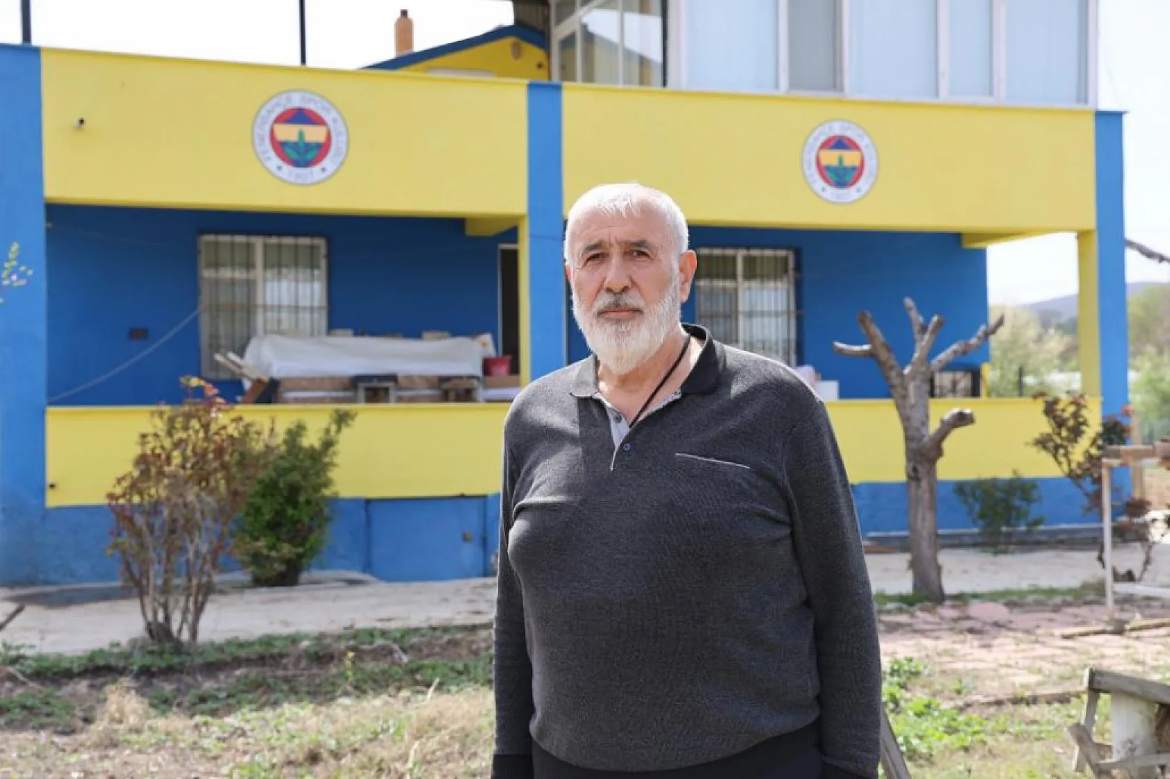 Mehmet dedenin sarı-lacivert evi gündem oldu