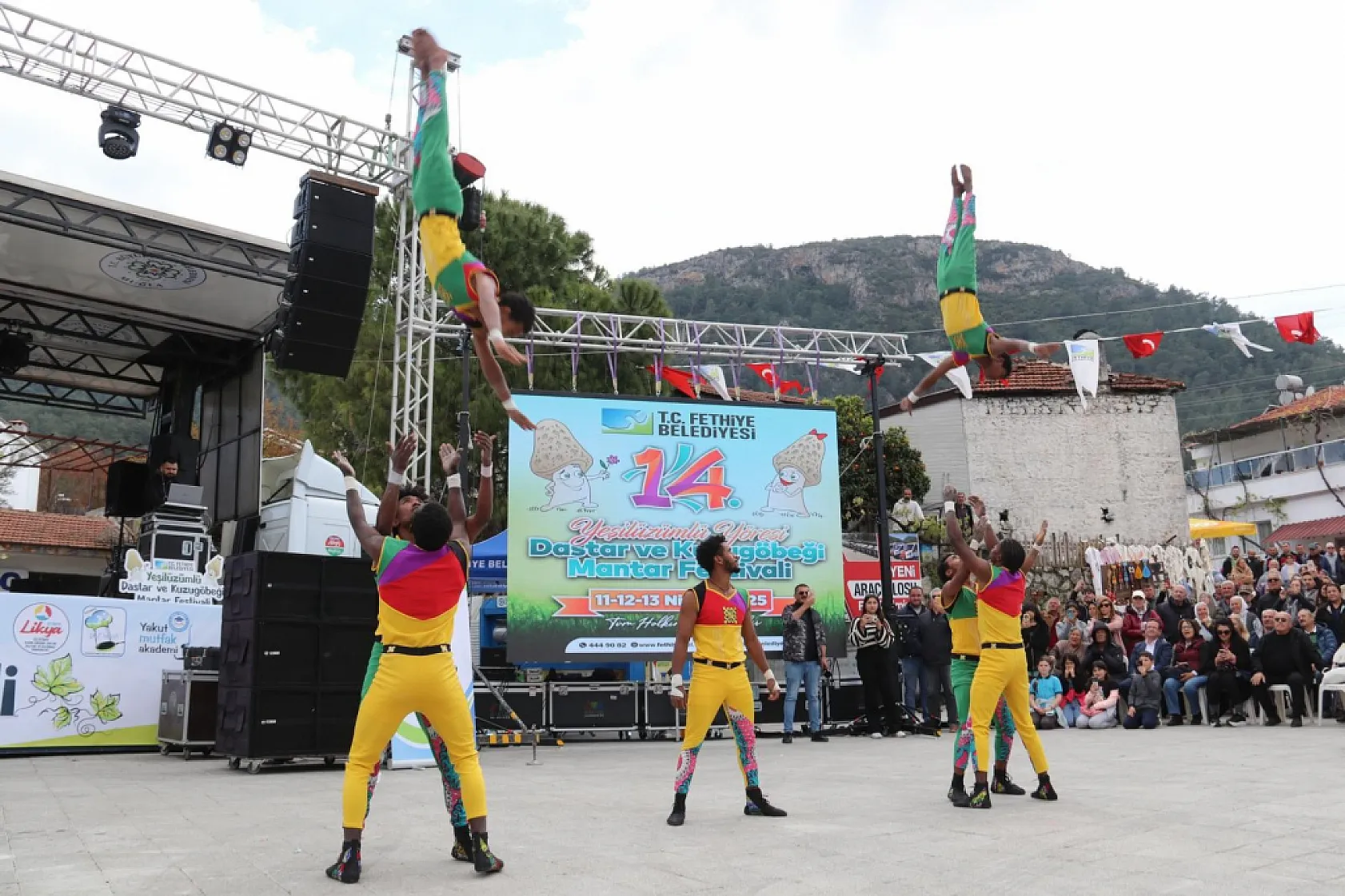 Etiyopya Akrobasi Grubu Yeşilüzümlü Festivali'nde nefes kesti