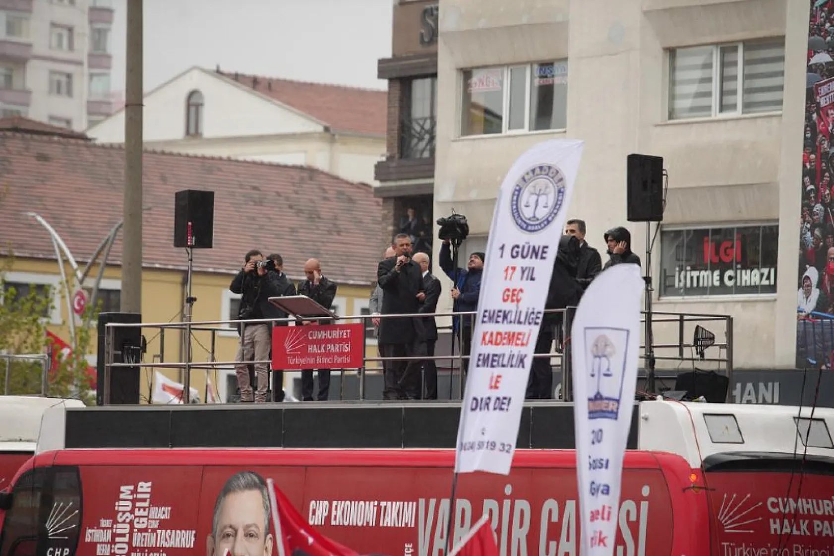 Özgür Özel, 'Millet İradesine Sahip Çıkıyor' mitinglerini Samsun'dan başlattı