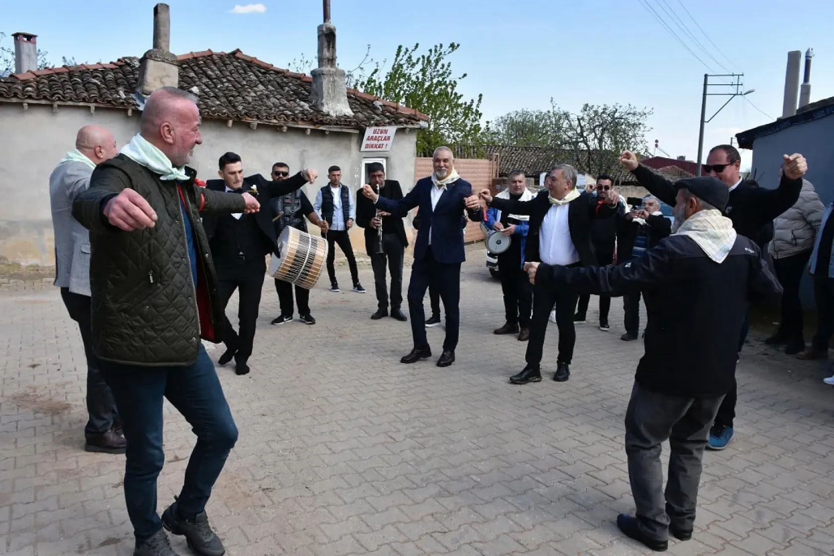 Asırlık gelenekler geri döndü! Testi kırıldı, Keşkek kazanlarla dağıtıldı!