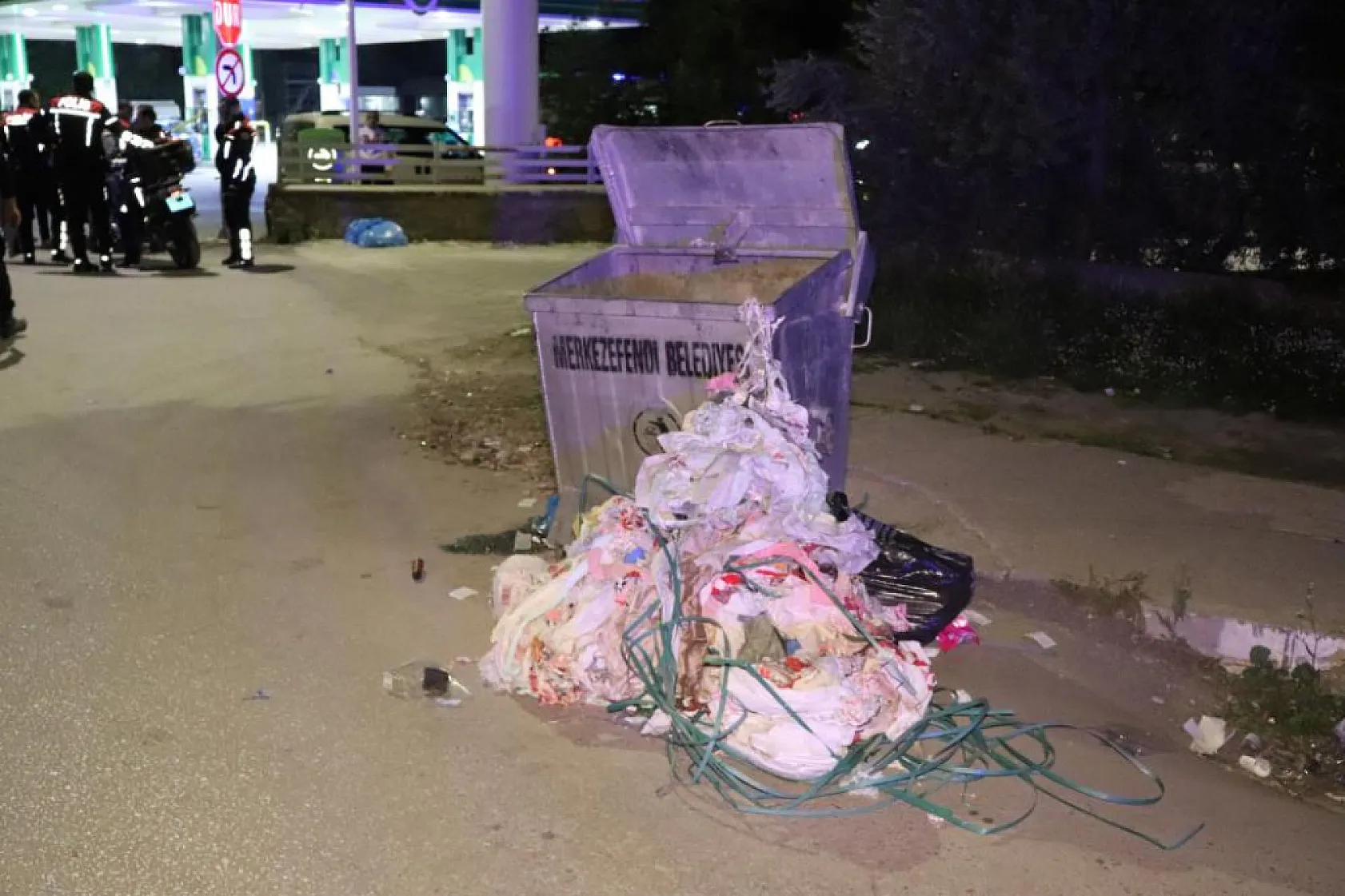 Eski sevgilisinden hamile kaldığı bebeğini evde doğurup çöpe atmış