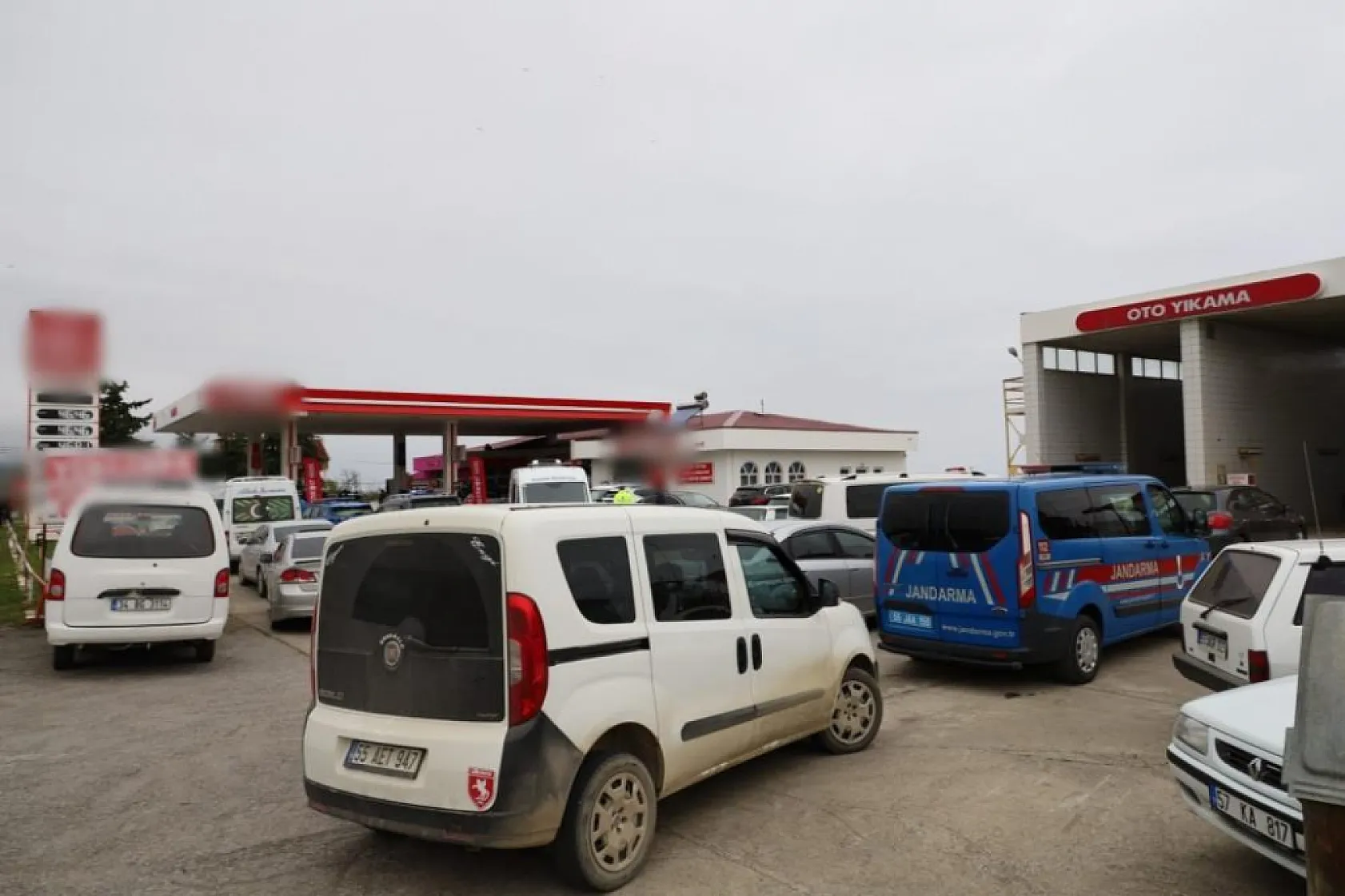 Boşanma aşamasındaki eşini vurup intihar etti