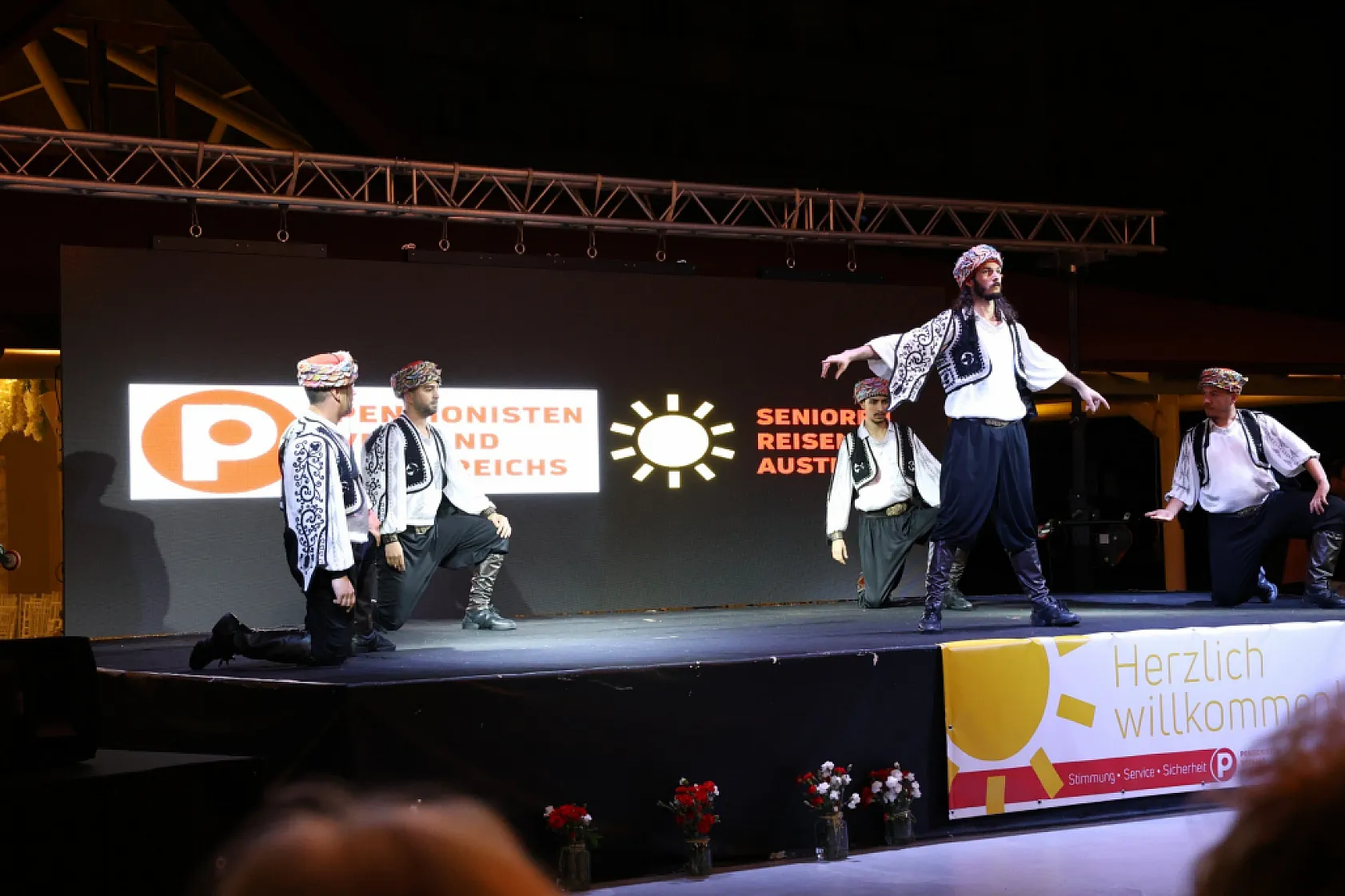 Avusturyalı Turistlere 'Hoş geldiniz' partisi