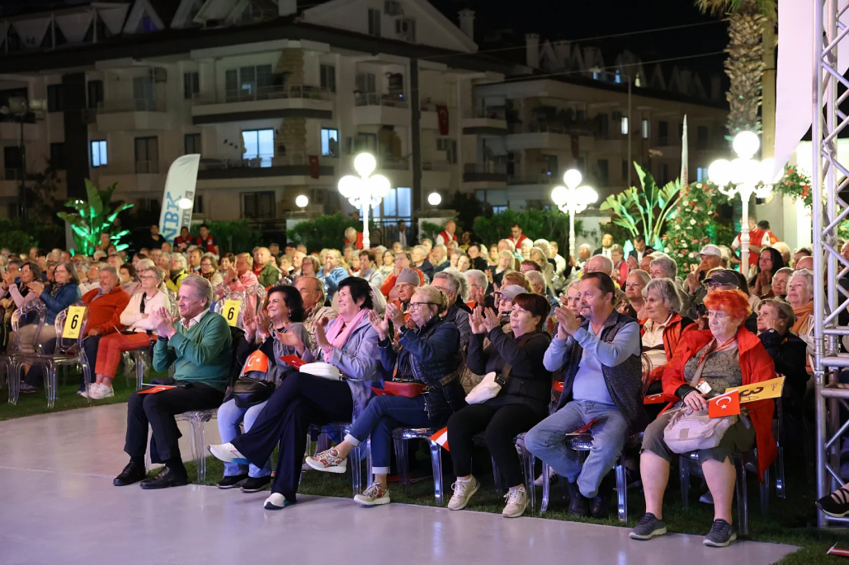 Avusturyalı Turistlere 'Hoş geldiniz' partisi