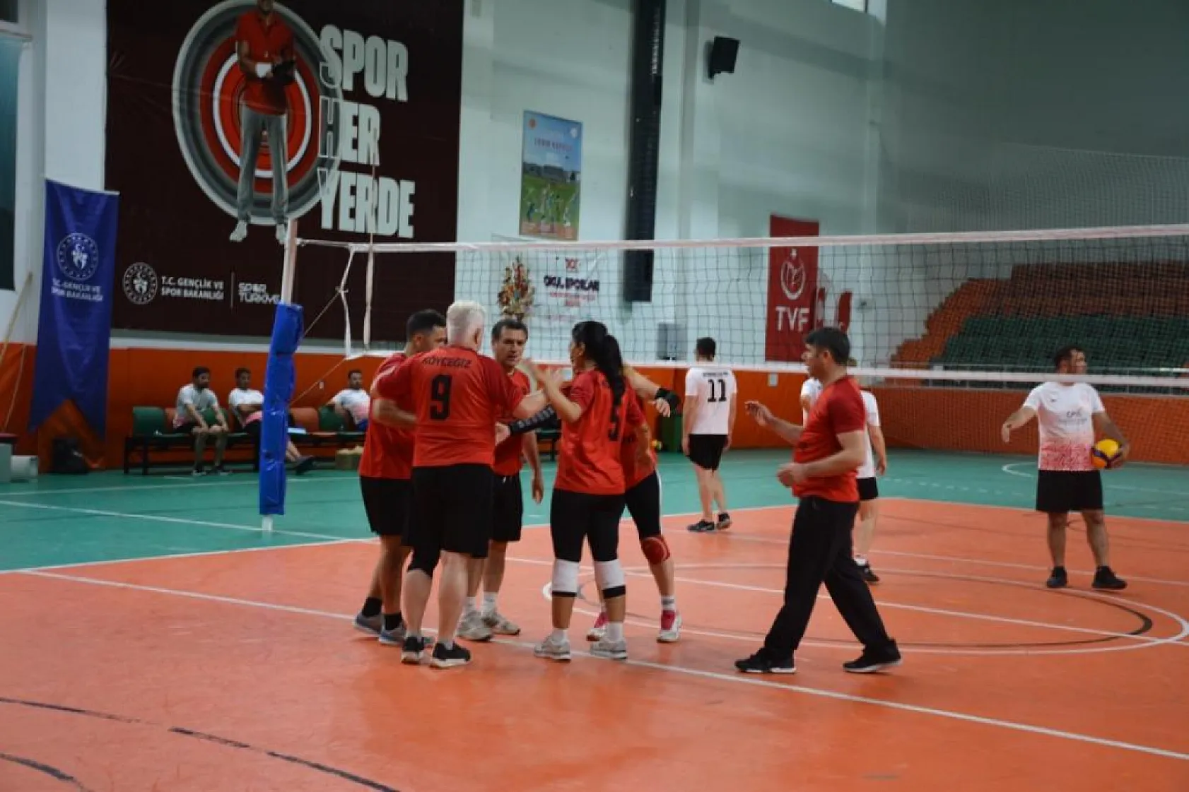 Köyceğizli ve Seydikemerli yöneticiler spor müsabakalarında buluştu