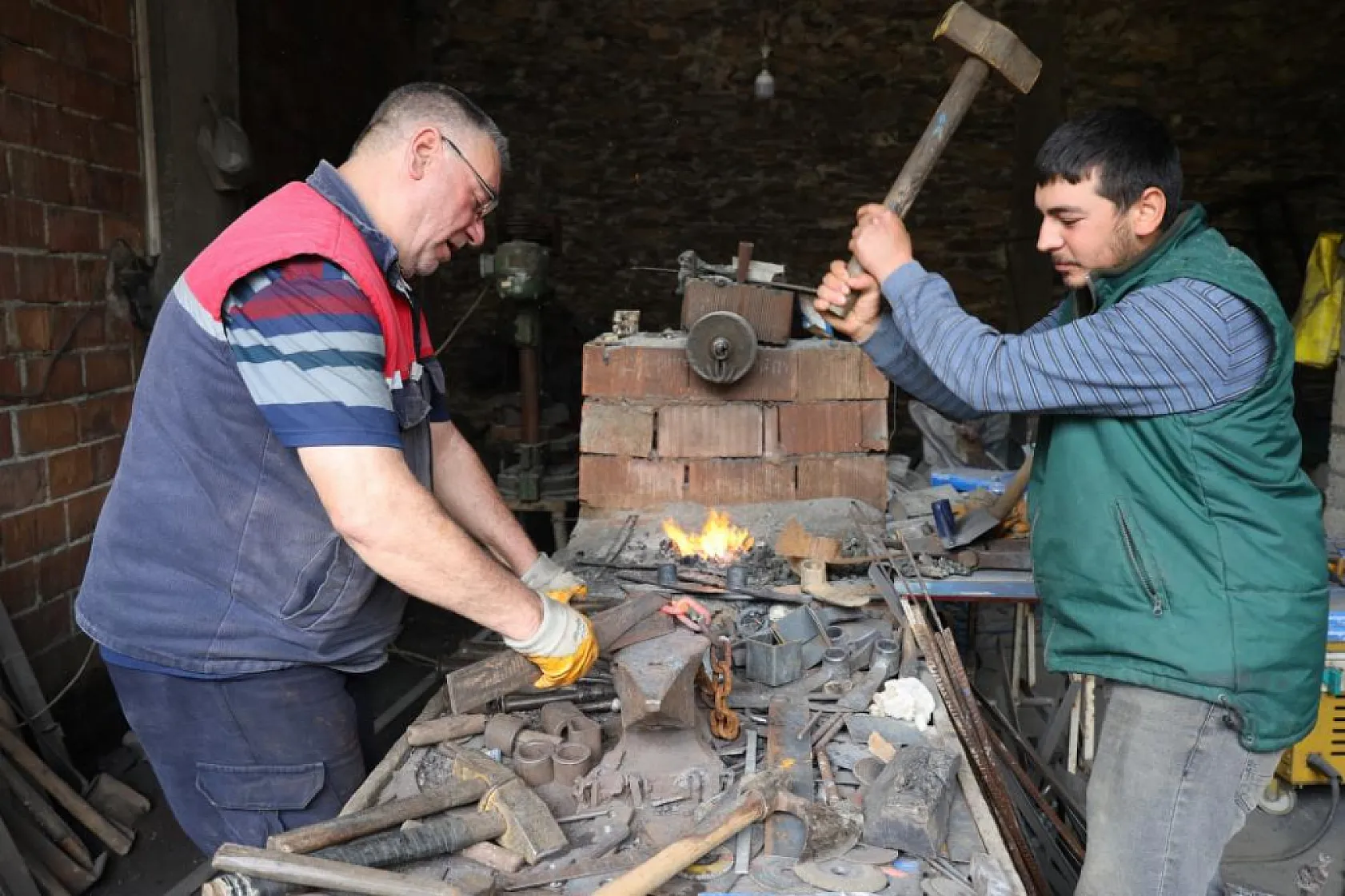 35 yıllık usta zamanla yarışıyor: El aletlerine köylüden yoğun talep