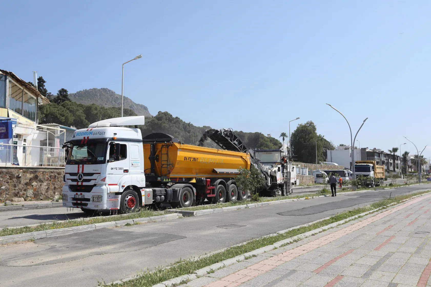 Bodrum Turgutreis' in yolları yenileniyor