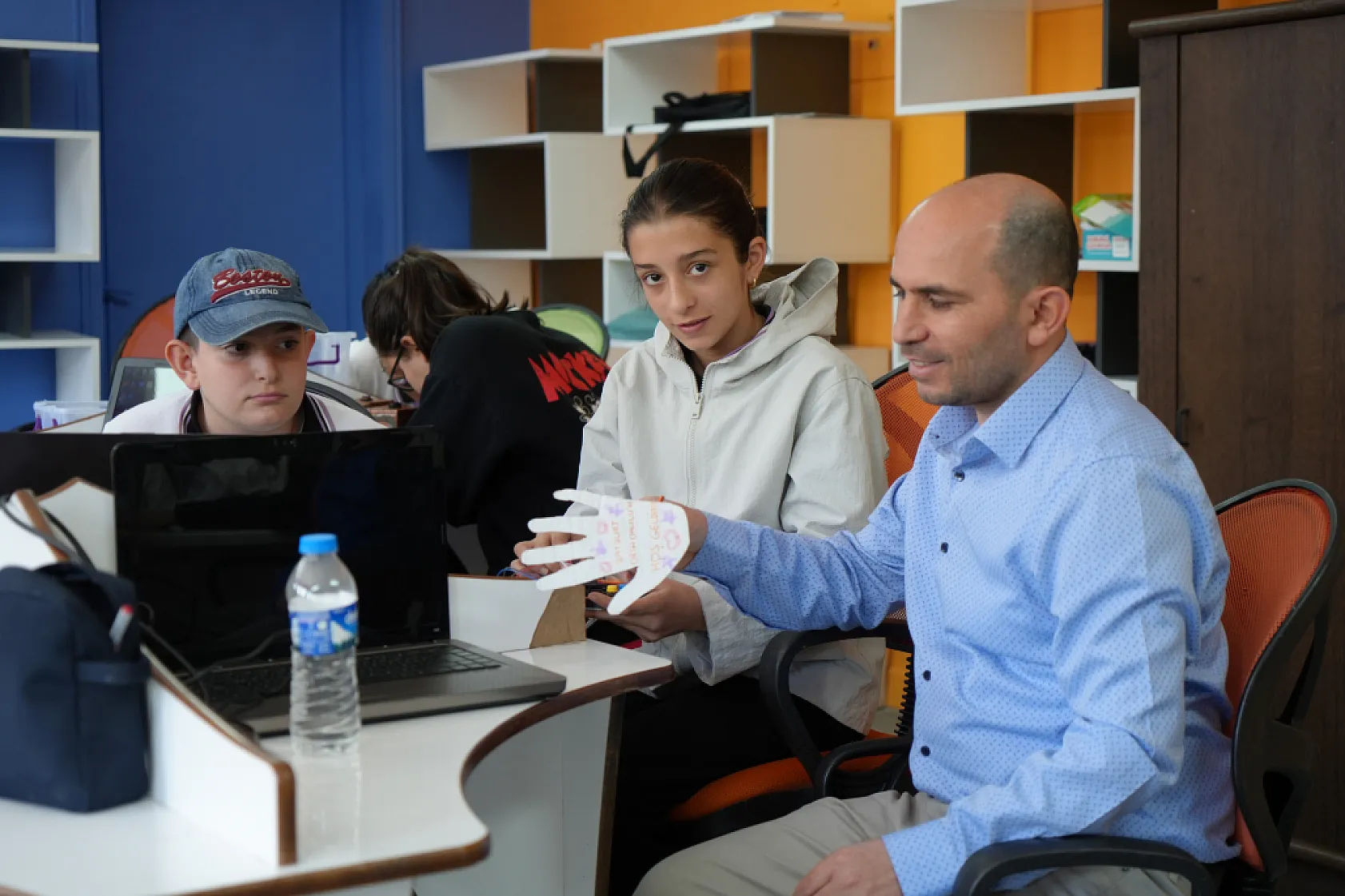 Yanan araçtan etkilendi teknolojik çözüm üretti: Araç sahipleri bu uygulamayla uyarılabilecek