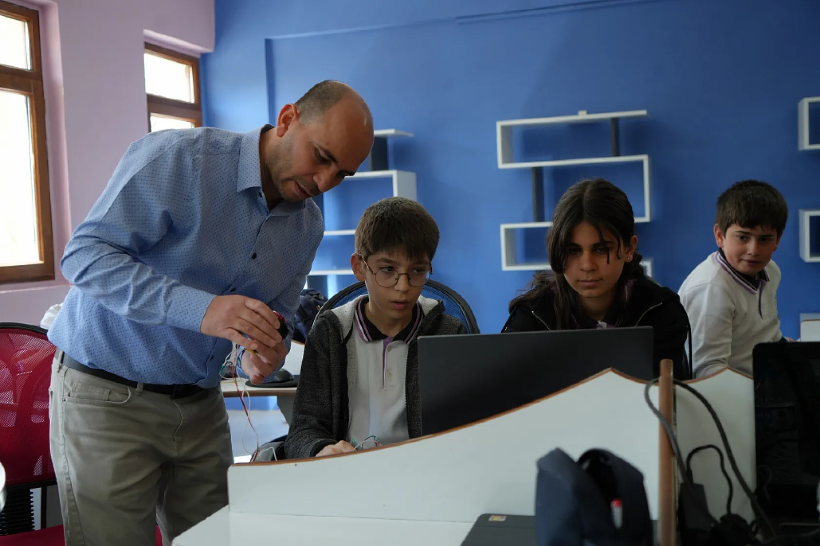 Yanan araçtan etkilendi teknolojik çözüm üretti: Araç sahipleri bu uygulamayla uyarılabilecek