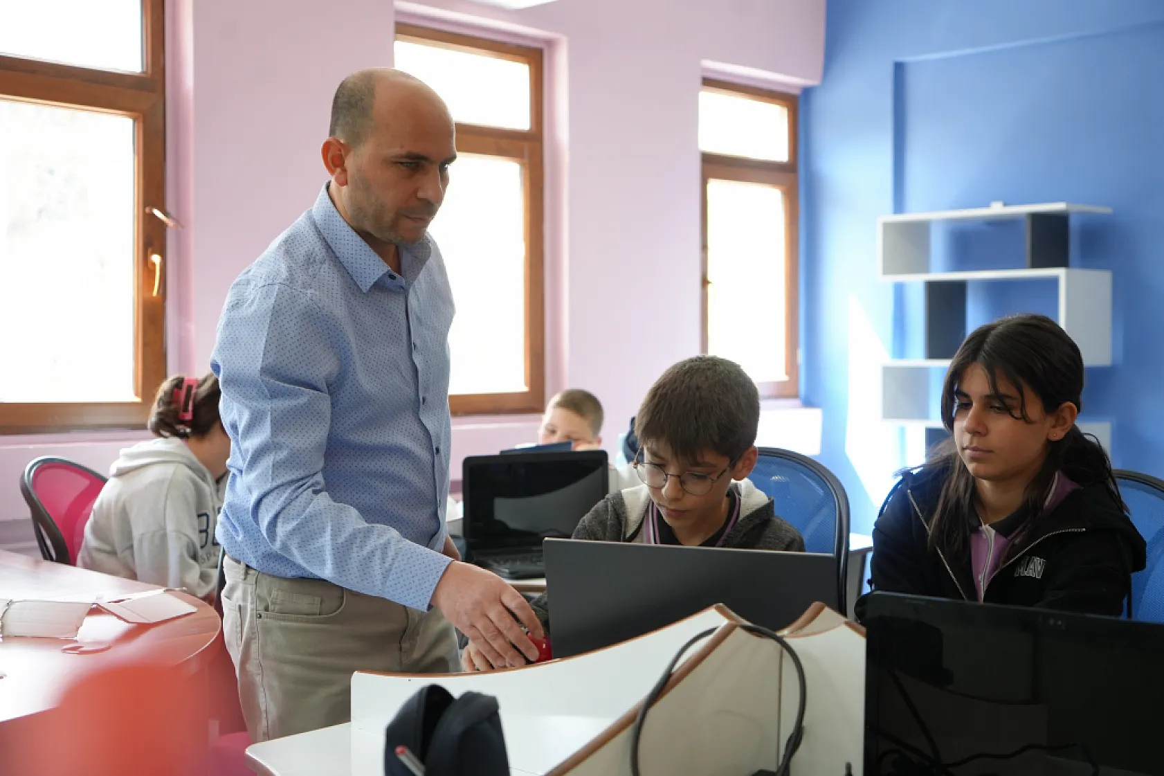 Yanan araçtan etkilendi teknolojik çözüm üretti: Araç sahipleri bu uygulamayla uyarılabilecek