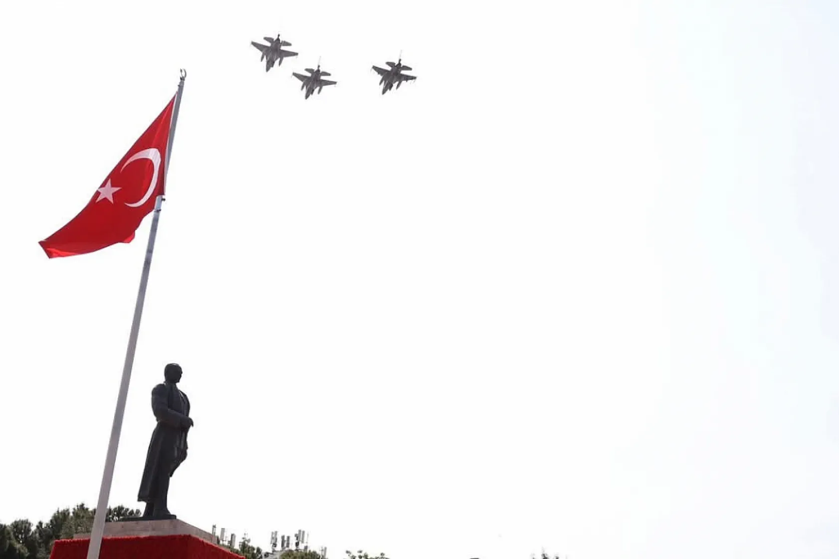 Muğla'da 19 Mayıs coşkusu F-16'ların gösterisiyle başladı