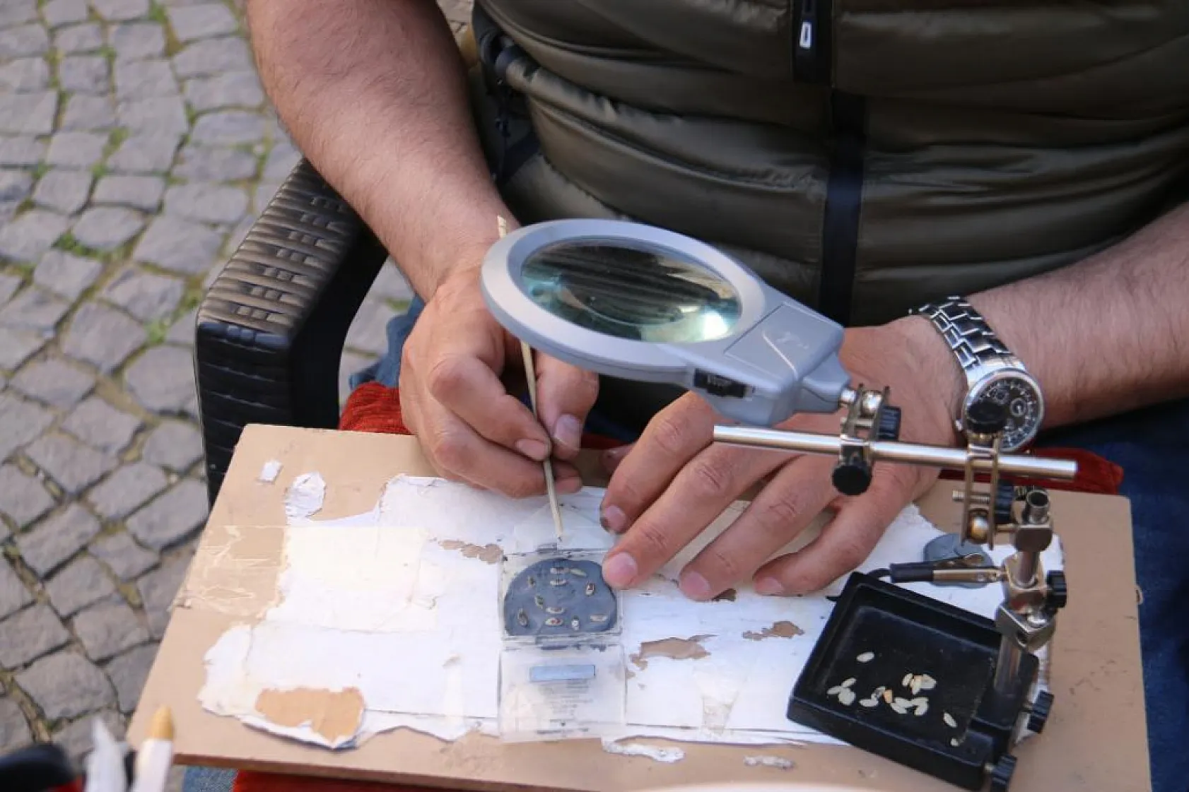 8 asırlık tarihi bir pirinç tanesine sığdırdı
