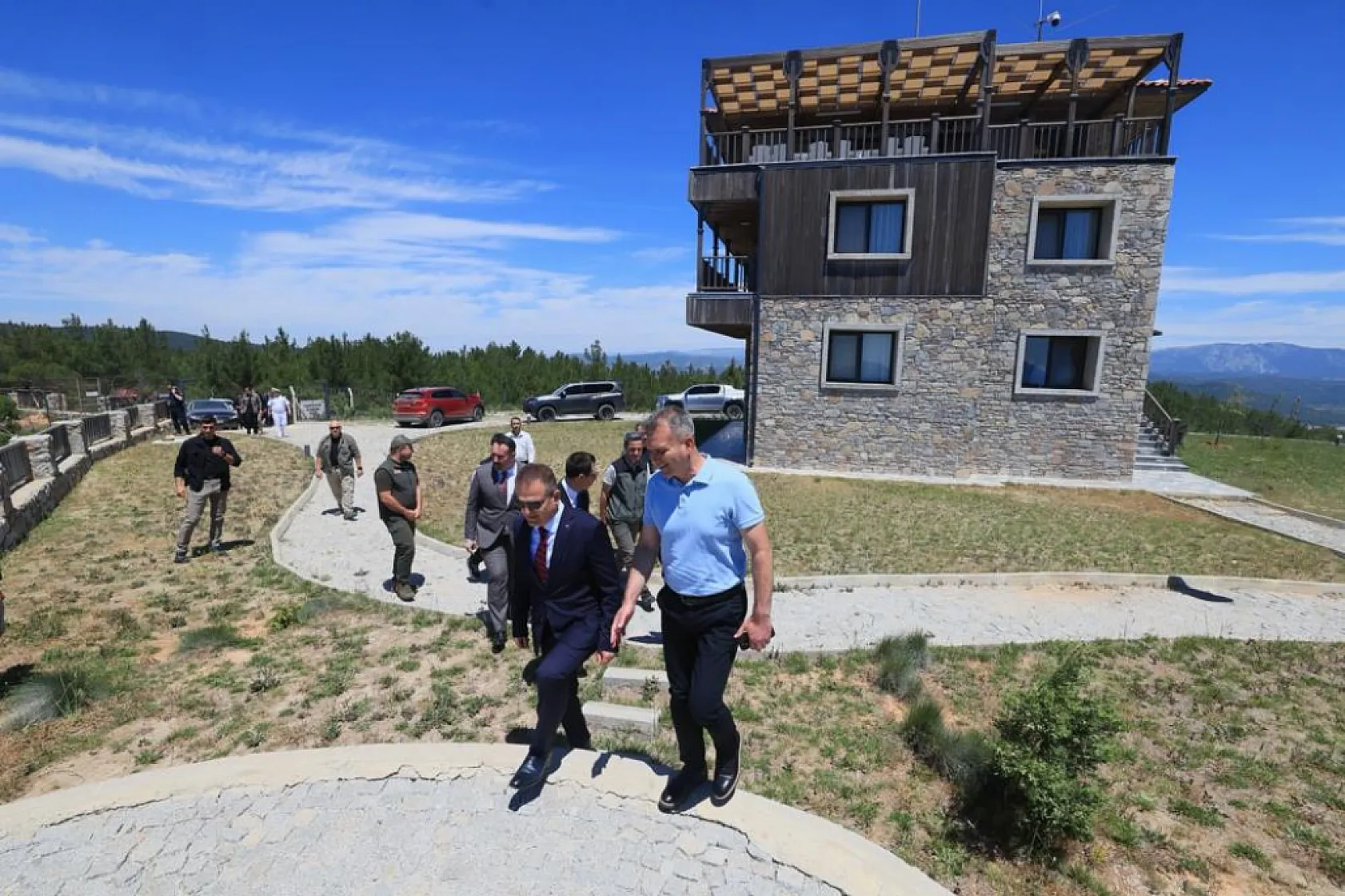 Vali Akbıyık yangın gözetleme kulesinde incelemelerde bulundu