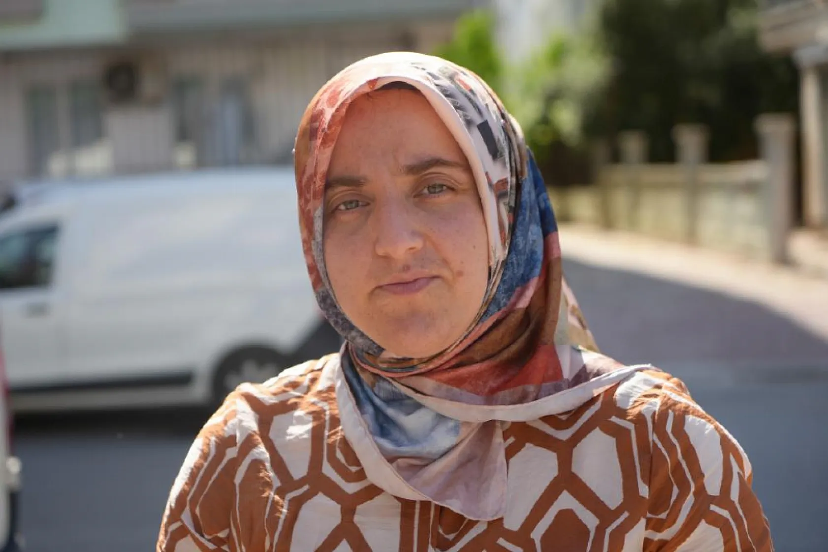 10 kazaya karışmış araç bu kez genç kadına çarptı! Plaka düşüp kaçtı