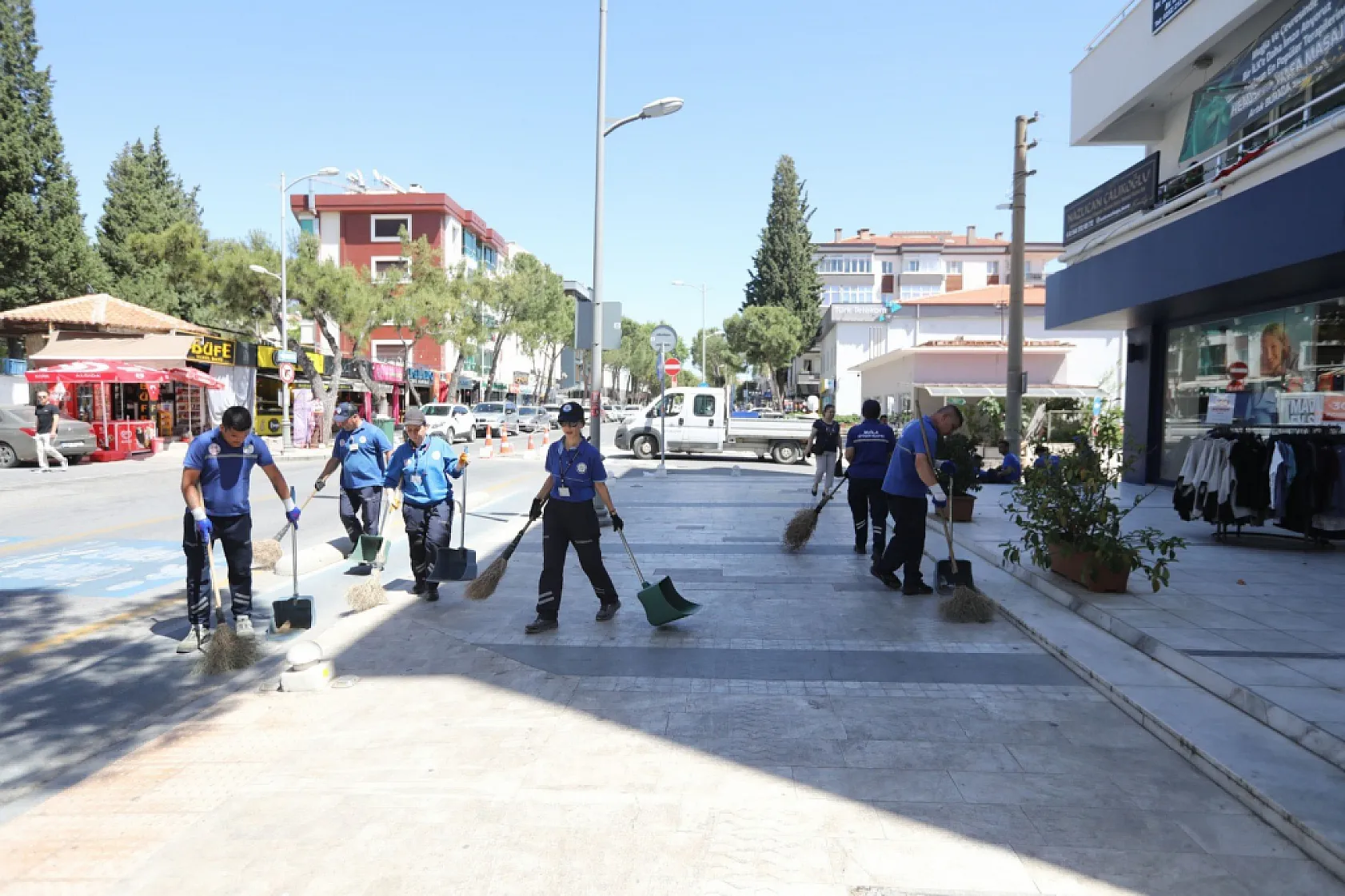 Muğla Büyükşehir Belediyesi'nden 13 ilçede temizlik seferberliği