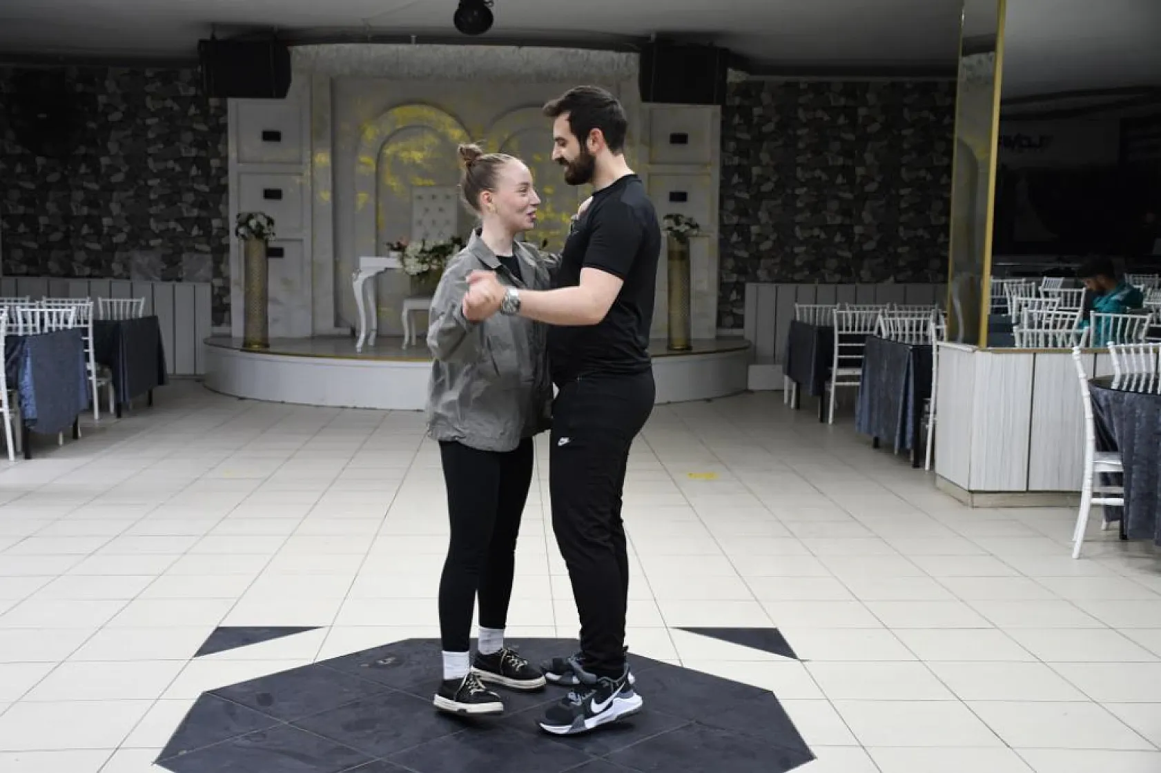 Mesafe tanımayan aşk, Ukraynalı gelinin zeybeği ile taçlanacak