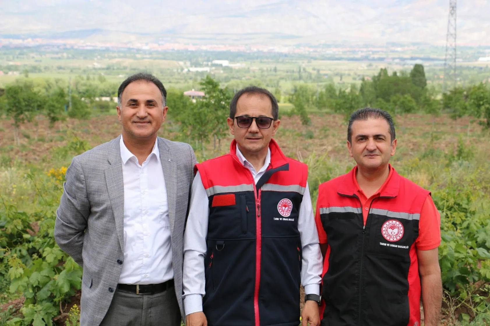 Taziye evinden dönenleri taşıyan midibüs şarampole yuvarlandı: 2 ölü, 15 yaralı