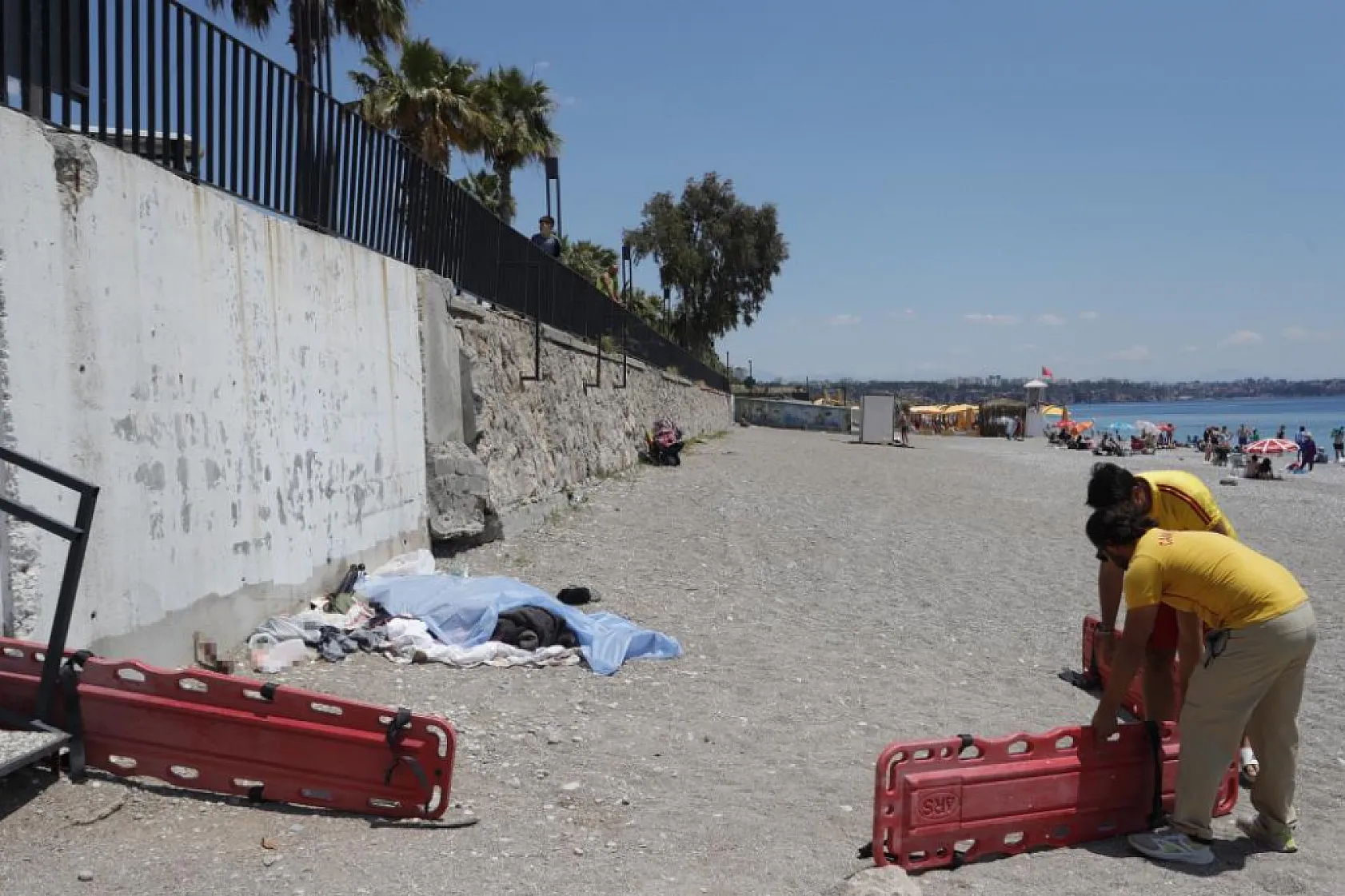 45 yaşındaki evsiz adam sahilde ölü bulundu