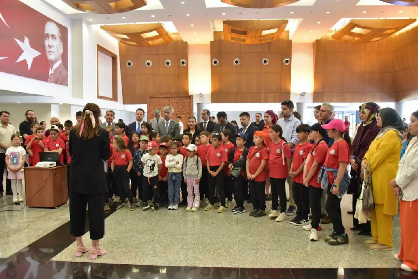 MSKÜ'de sosyal sorumluluk projesi: 'Sürdürülebilirliğe merhaba de' sergisi açıldı