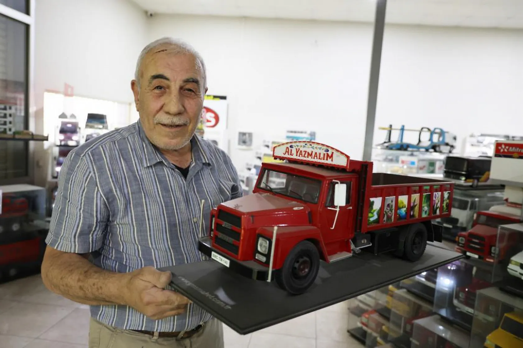 Hobisi ekmek kapısına dönüştü, el yapımı maket araçlar dünyaya açıldı