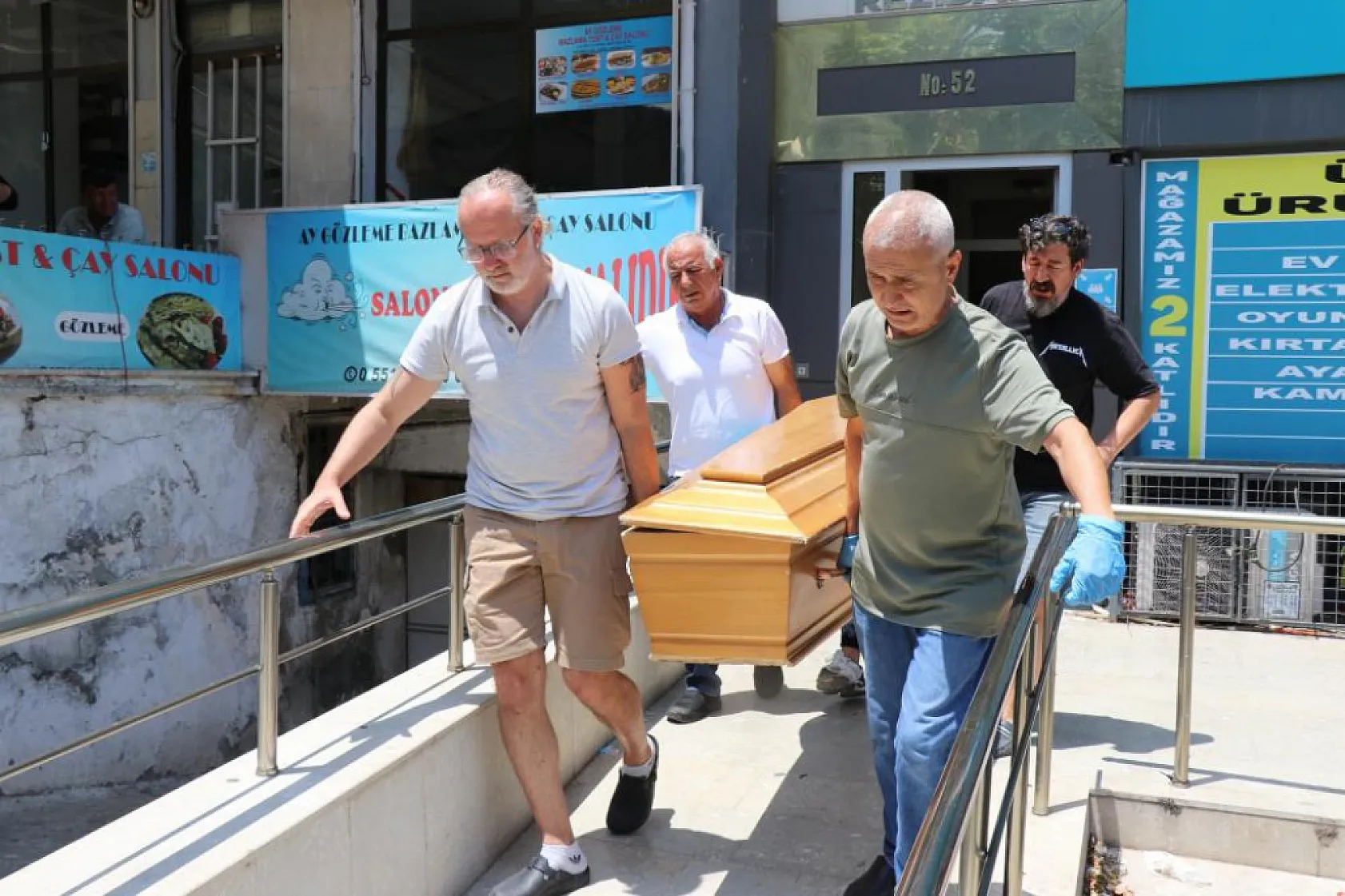 Evinde ölü bulunan doktorun kalp krizinden vefat ettiği belirlendi