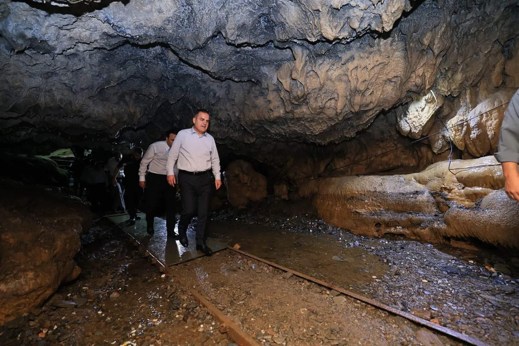 Vali Akbıyık, Yerküpe Mağarası ve Mesire Alanı'nda incelemelerde bulundu
