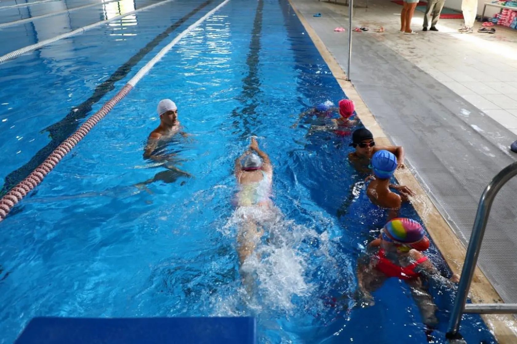 Bodrum Belediyesi'nin ücretsiz yüzme kursları başladı