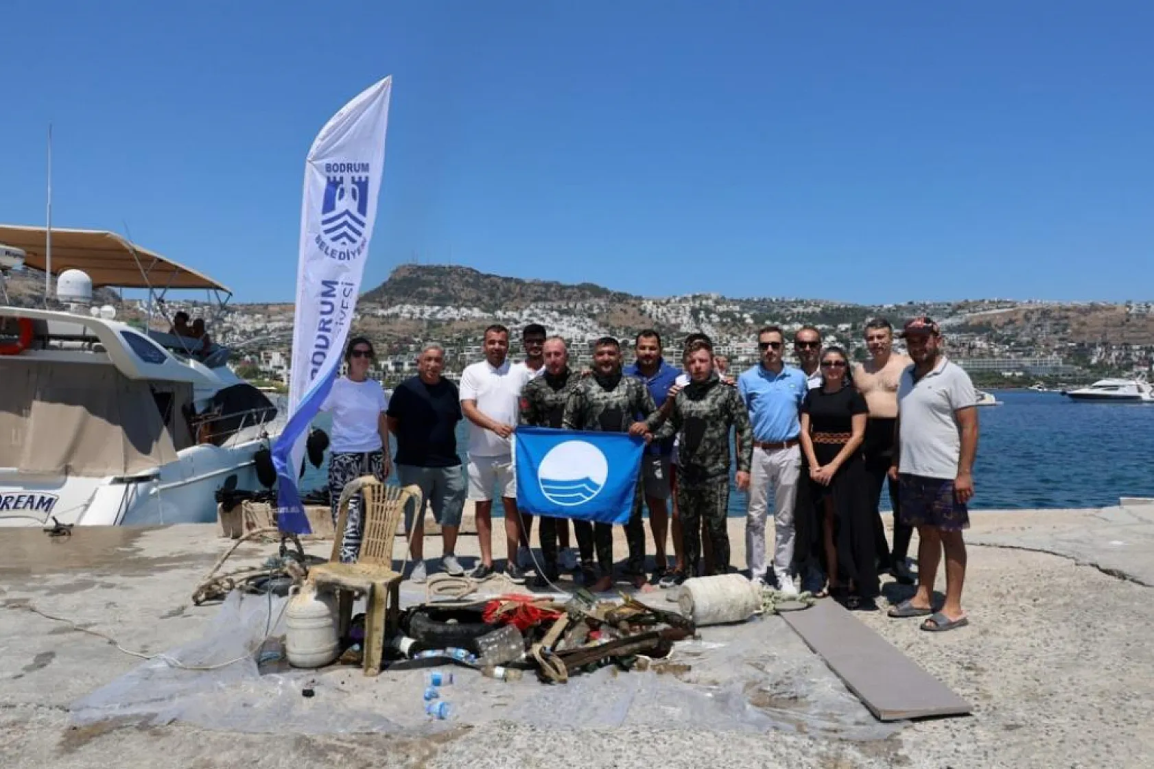 Bodrum Belediyesi Gündoğan Sahilinde Deniz Dibi Atıklarını Topladı