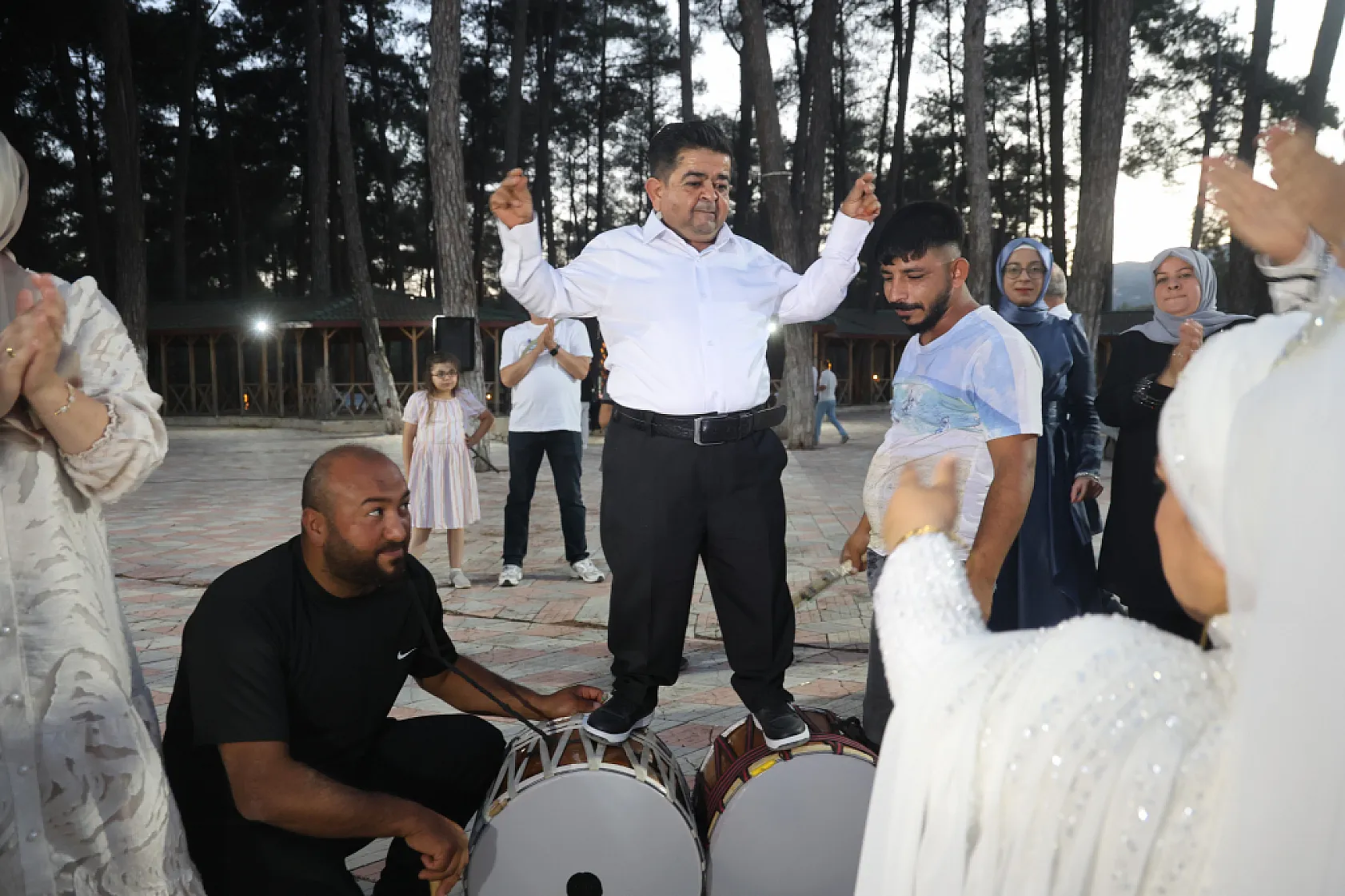 Cüce çift yarım kalan aşklarında 21 yıl sonra mutlu sona ulaştı
