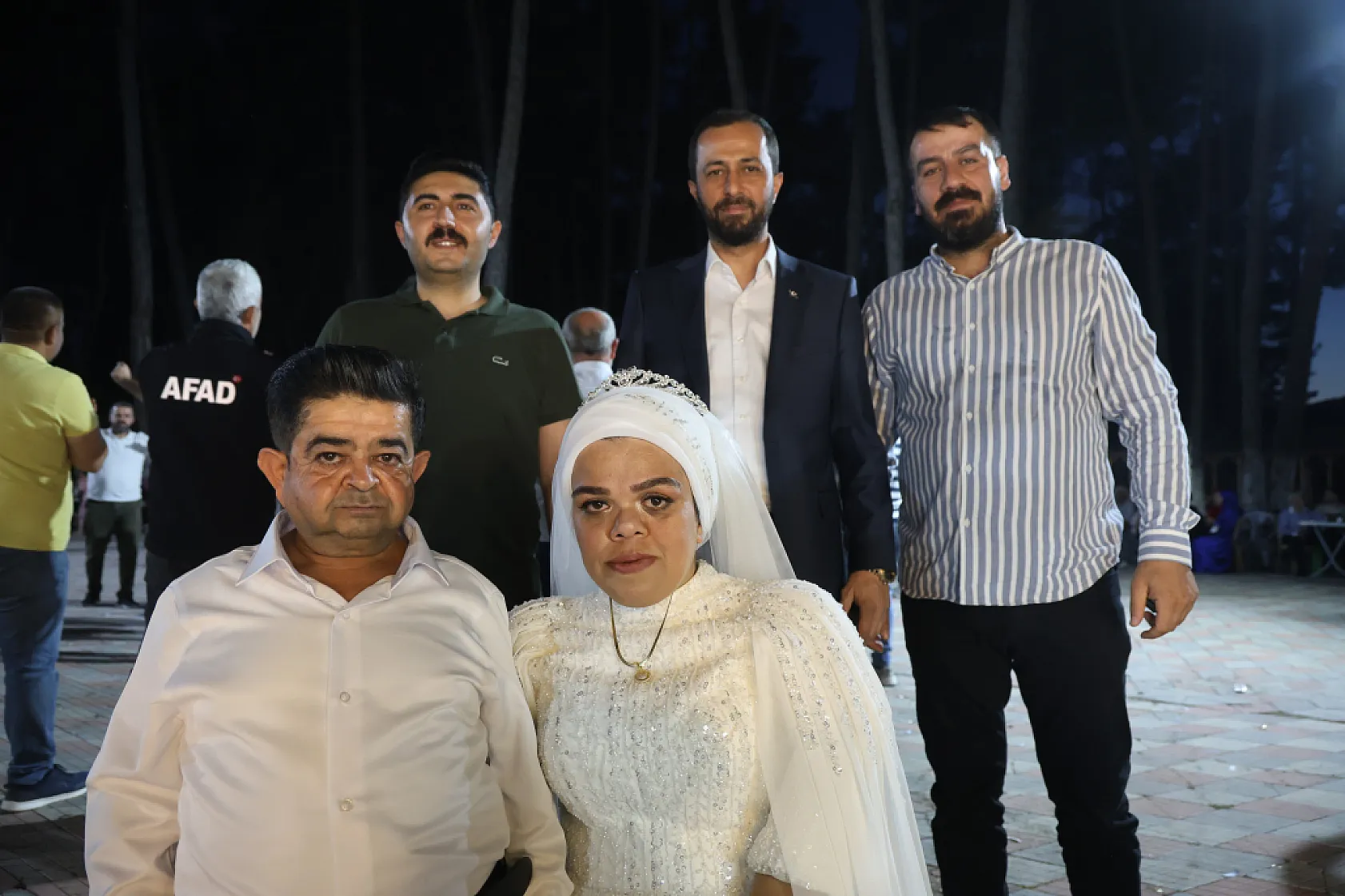 Cüce çift yarım kalan aşklarında 21 yıl sonra mutlu sona ulaştı