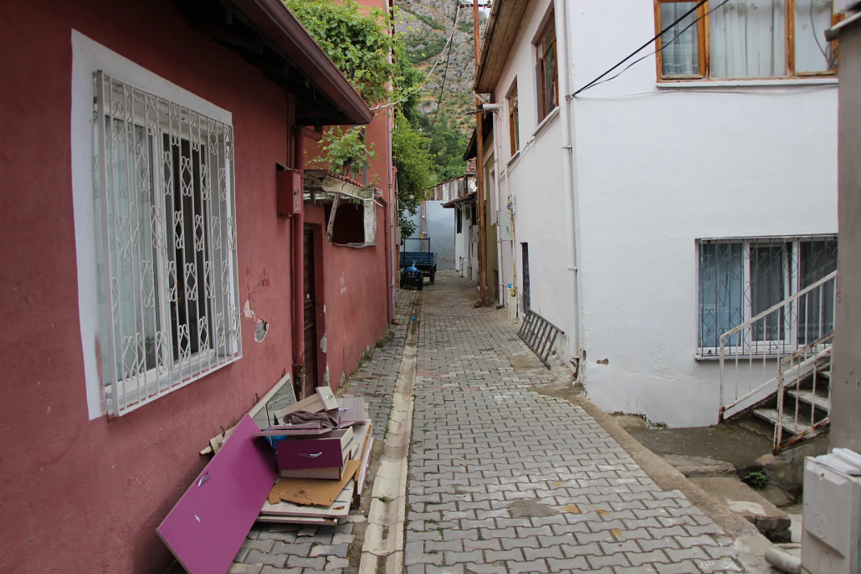 Cezaevinden çıkan adam tartıştığı eşini vurup intihar etti