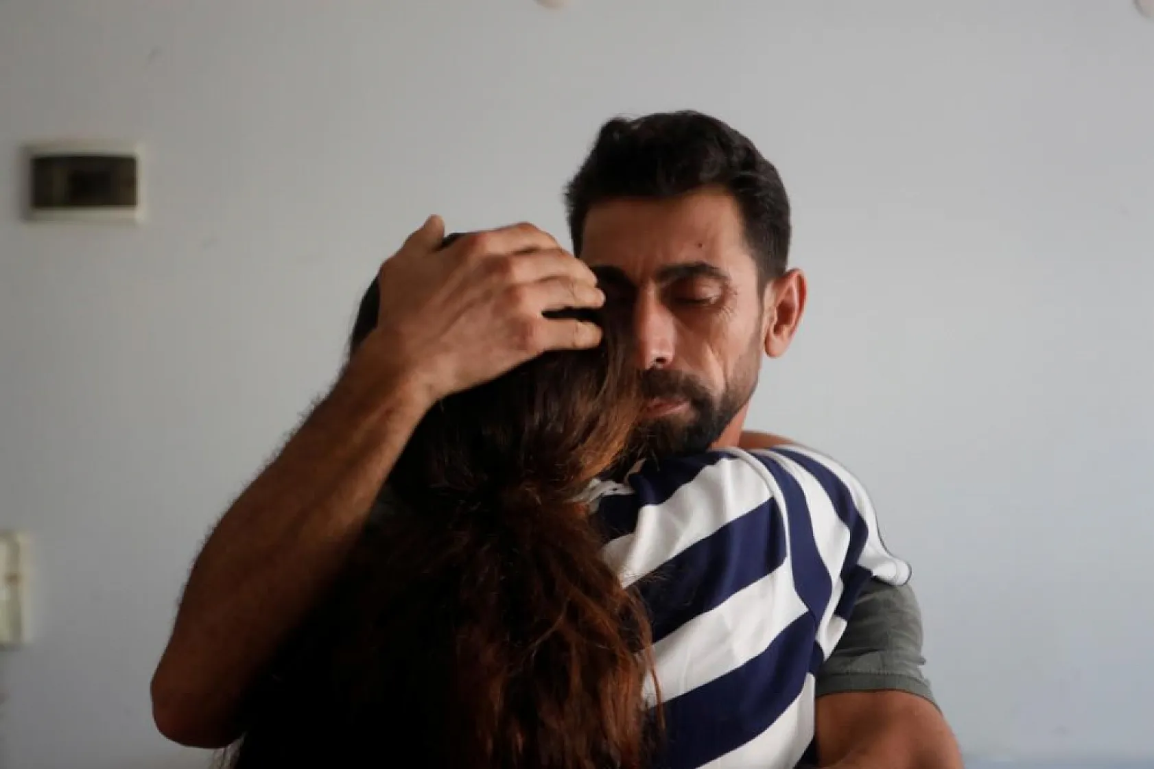 Baba-kızın polis merkezinde duygusal buluşması