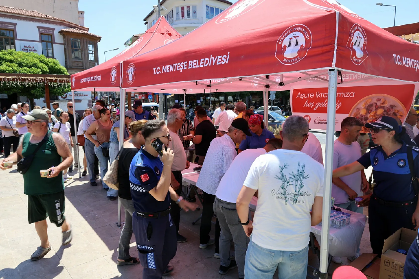 Menteşe Belediyesi'nden Muharrem Ayı'nda Aşure ikramı
