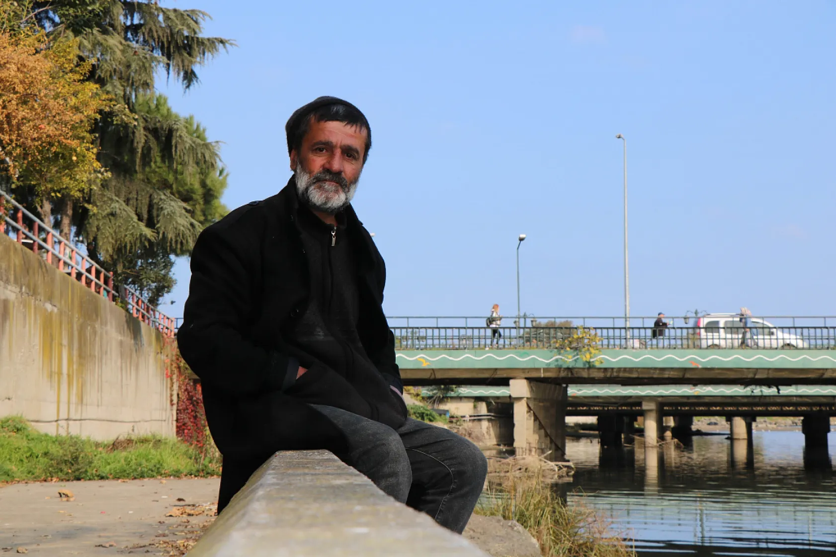 Farelerle dostluğu ile bilinen adam, otobüs durağında ölü bulundu