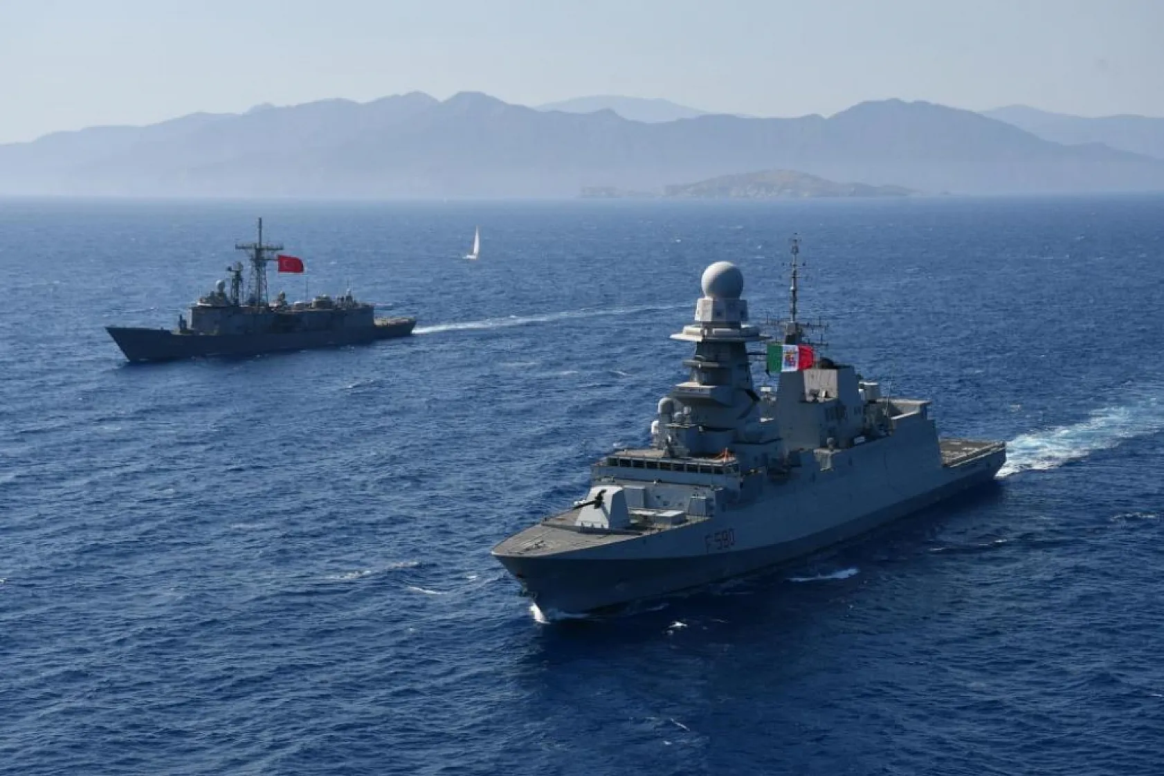 Mavi Vatan'ın Yüzen Kalesi TCG Gelibolu, ITS Bergamini ile Ortak Tatbikatta