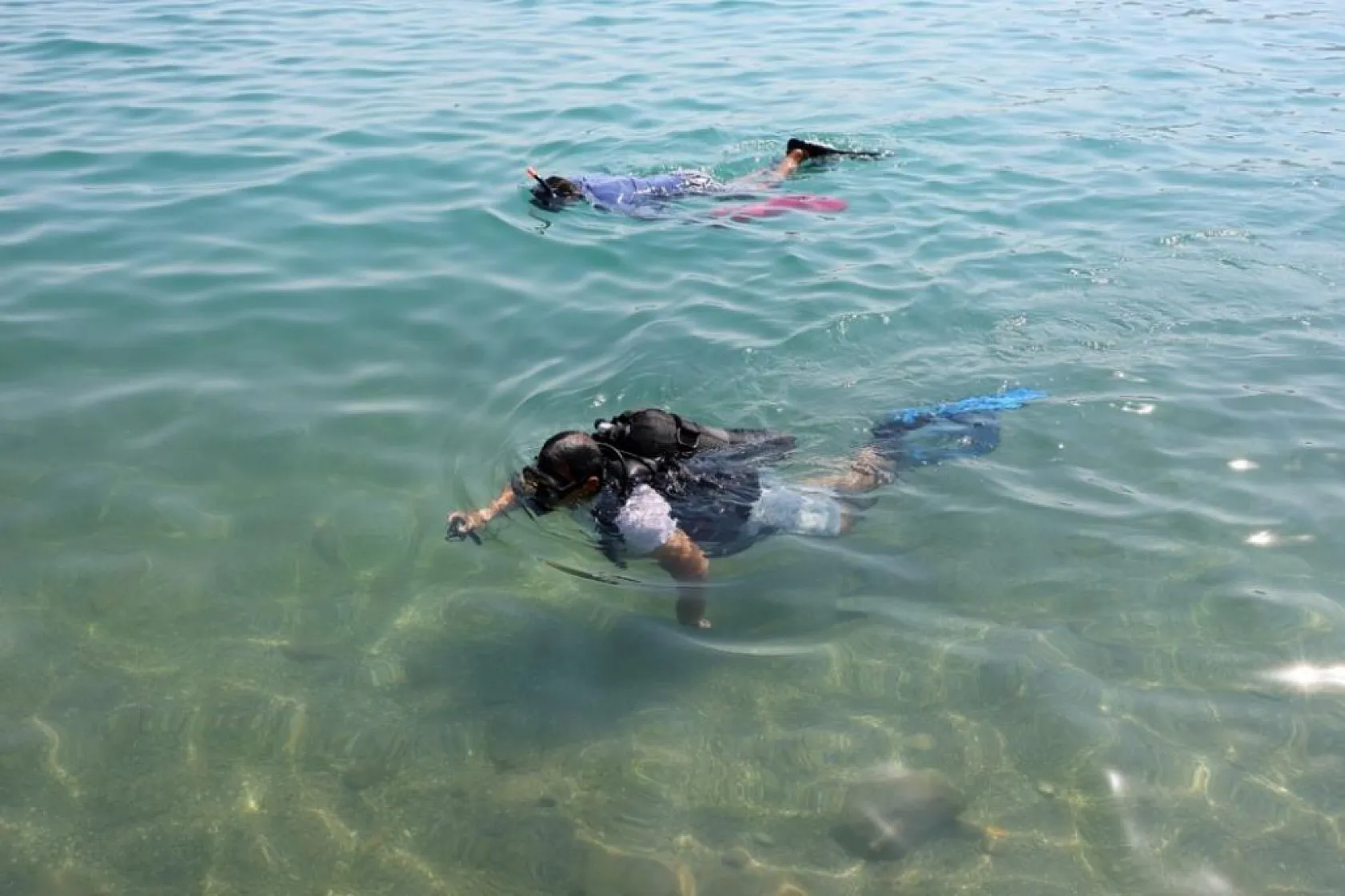 Bodrum'un engin maviliğinde temizlik devam ediyor