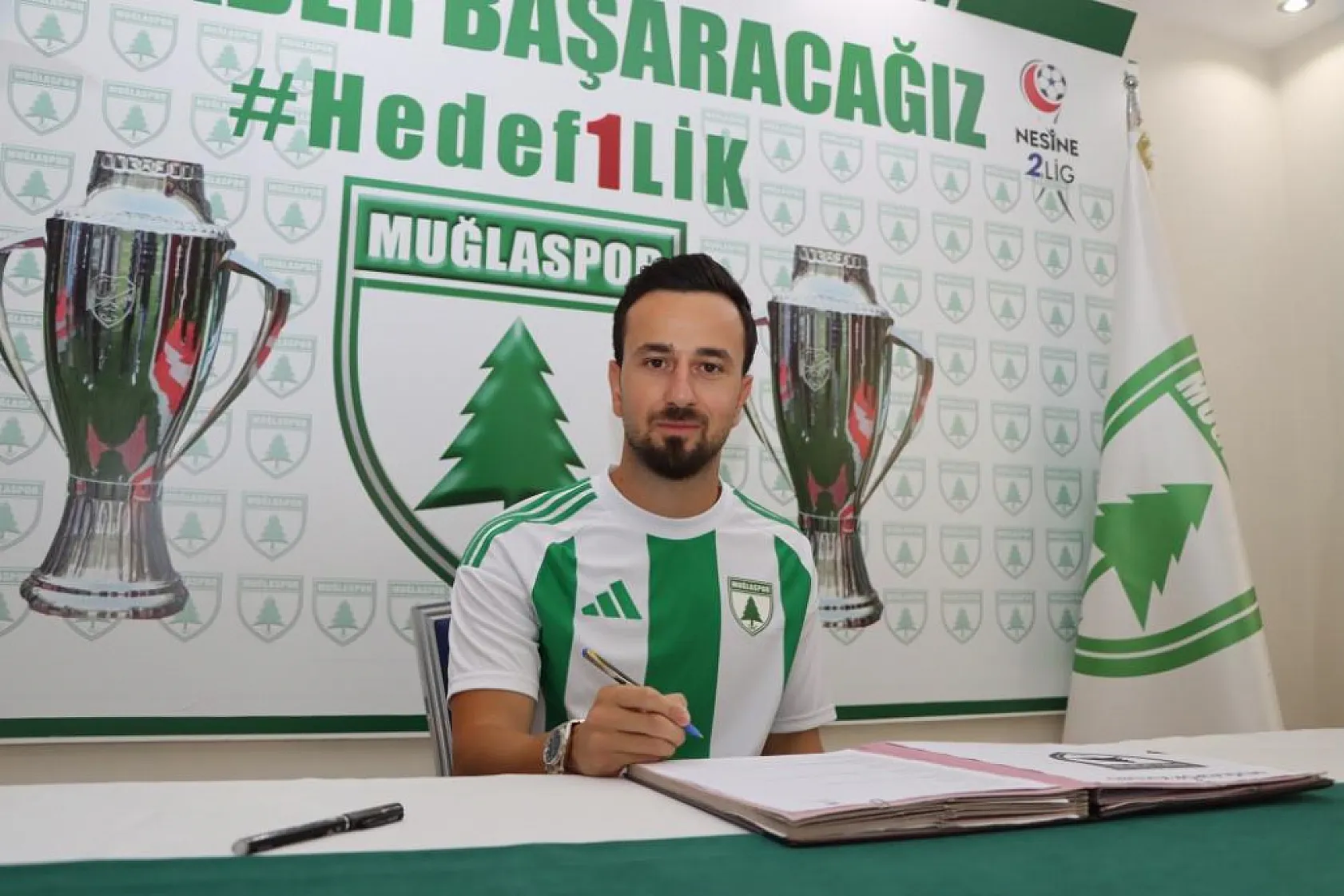 Muğlaspor Şahintürk ile imzaladı