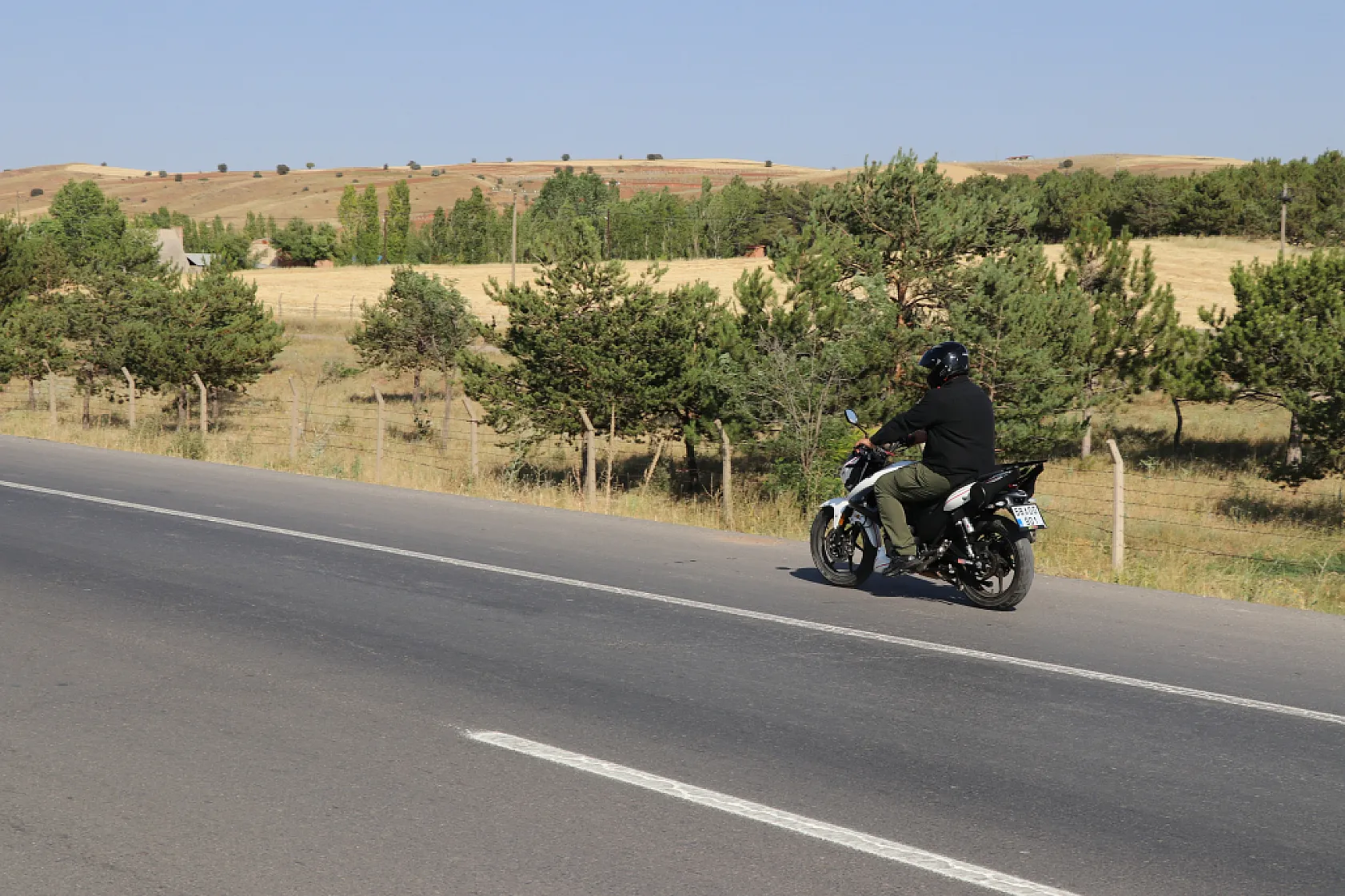 Otobüs fiyatları fazla geldi, motoruyla günlük 270 kilometre yol yapıyor
