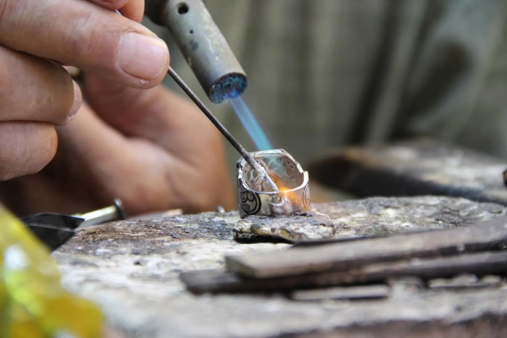 57 senedir gümüşü sanata dönüştürüyor: En büyük korkusu dükkanının kapanması