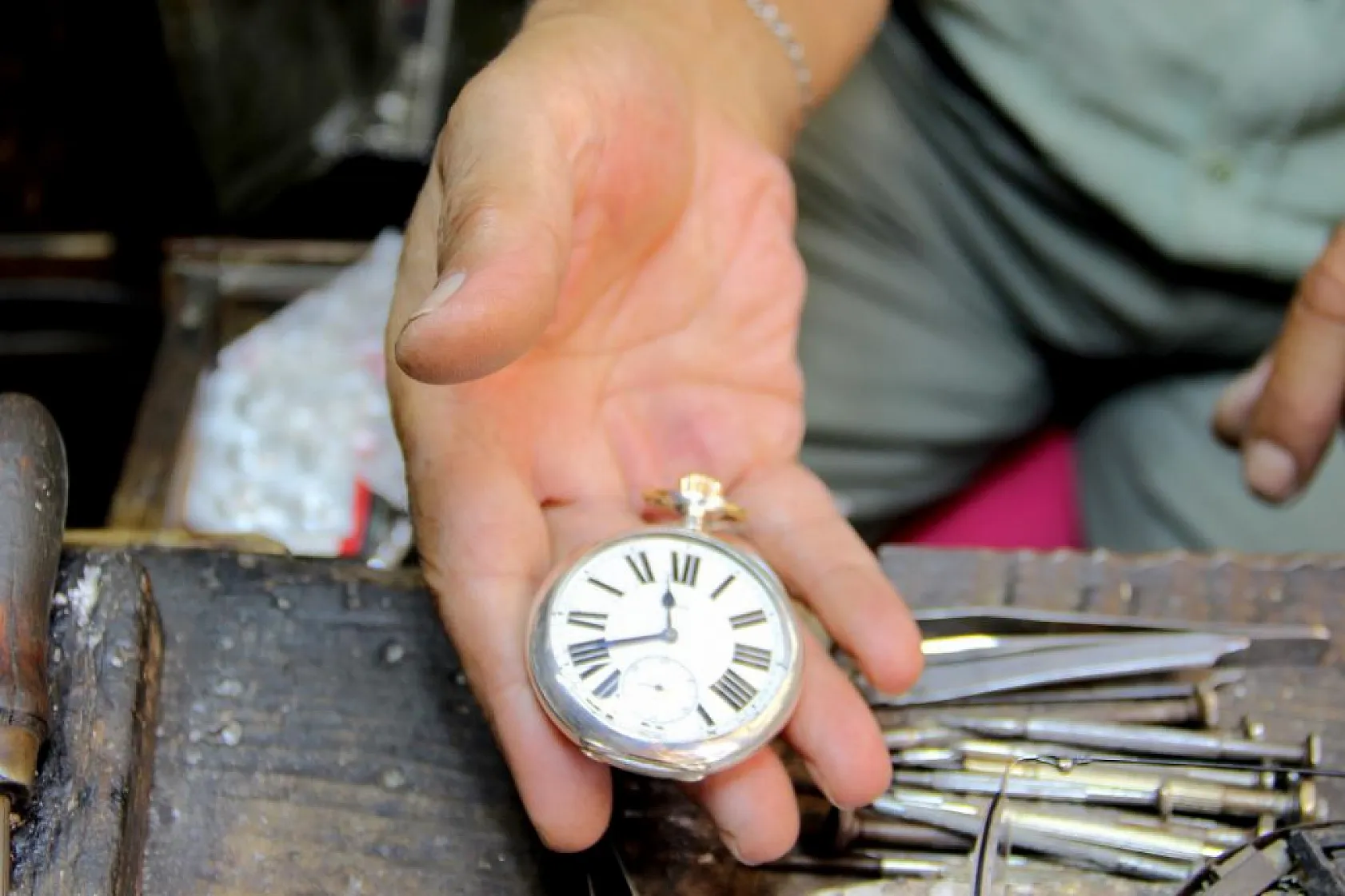 57 senedir gümüşü sanata dönüştürüyor: En büyük korkusu dükkanının kapanması