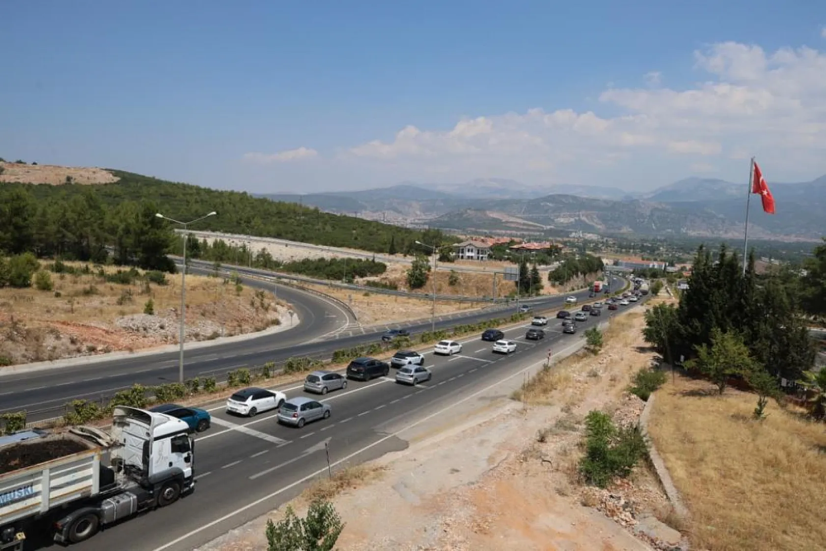 Marmaris, Datça ve Fethiye'den Dönenler Trafiği Kilitledi