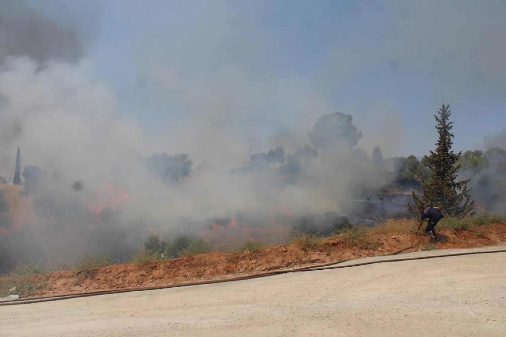 Havaya ateş açan şahıslar yangına sebep oldu