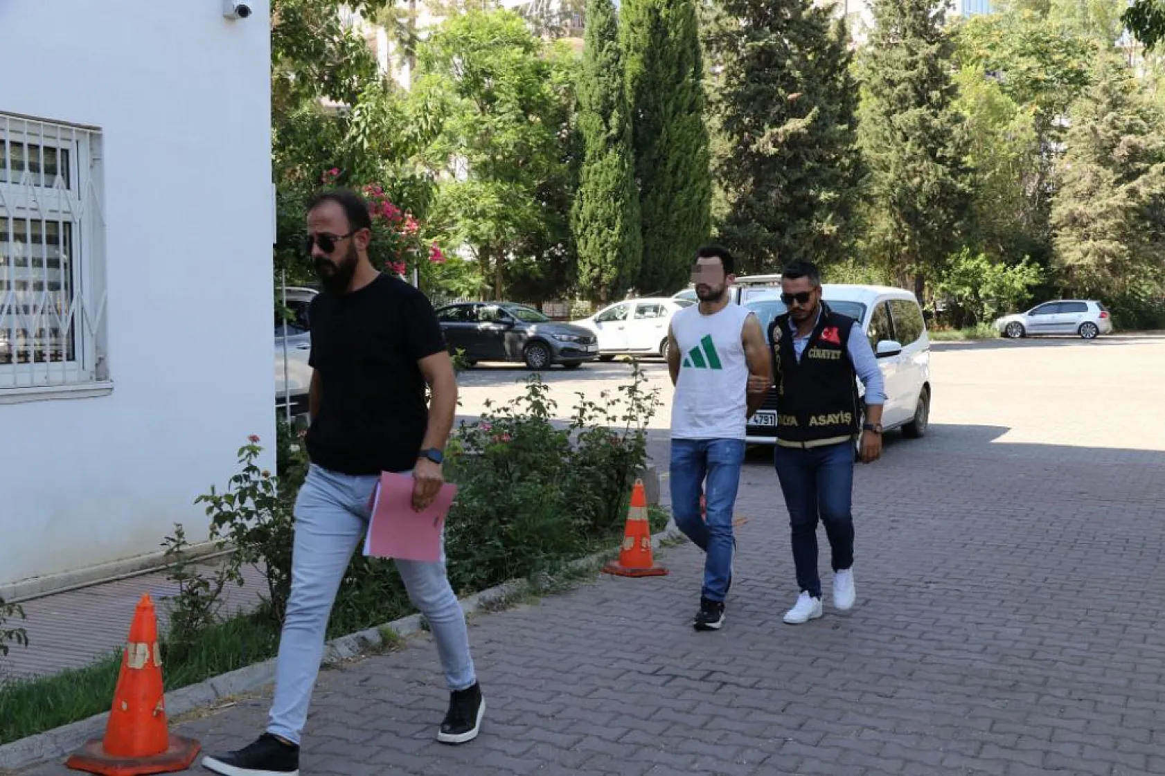 Telefonda başlayan tartışma cinayetle bitmişti: Şüpheli Seydikemer'de yakalanıp, adliyeye sevk edildi