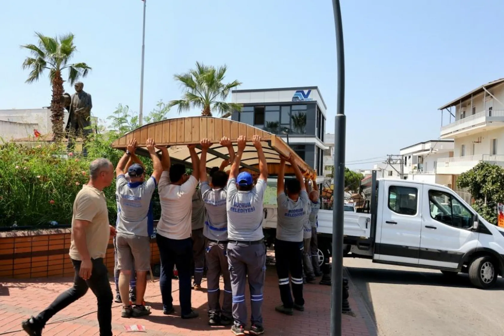 Bodrum Belediyesi, Kent Mobilyalarını Yeniliyor