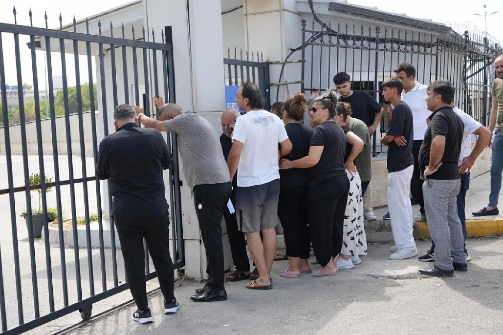 Pastane cinayetinde öldürülen gencin abisinin feryatları yürekleri yaktı: 'Abi ben geliyorum de ne olur'