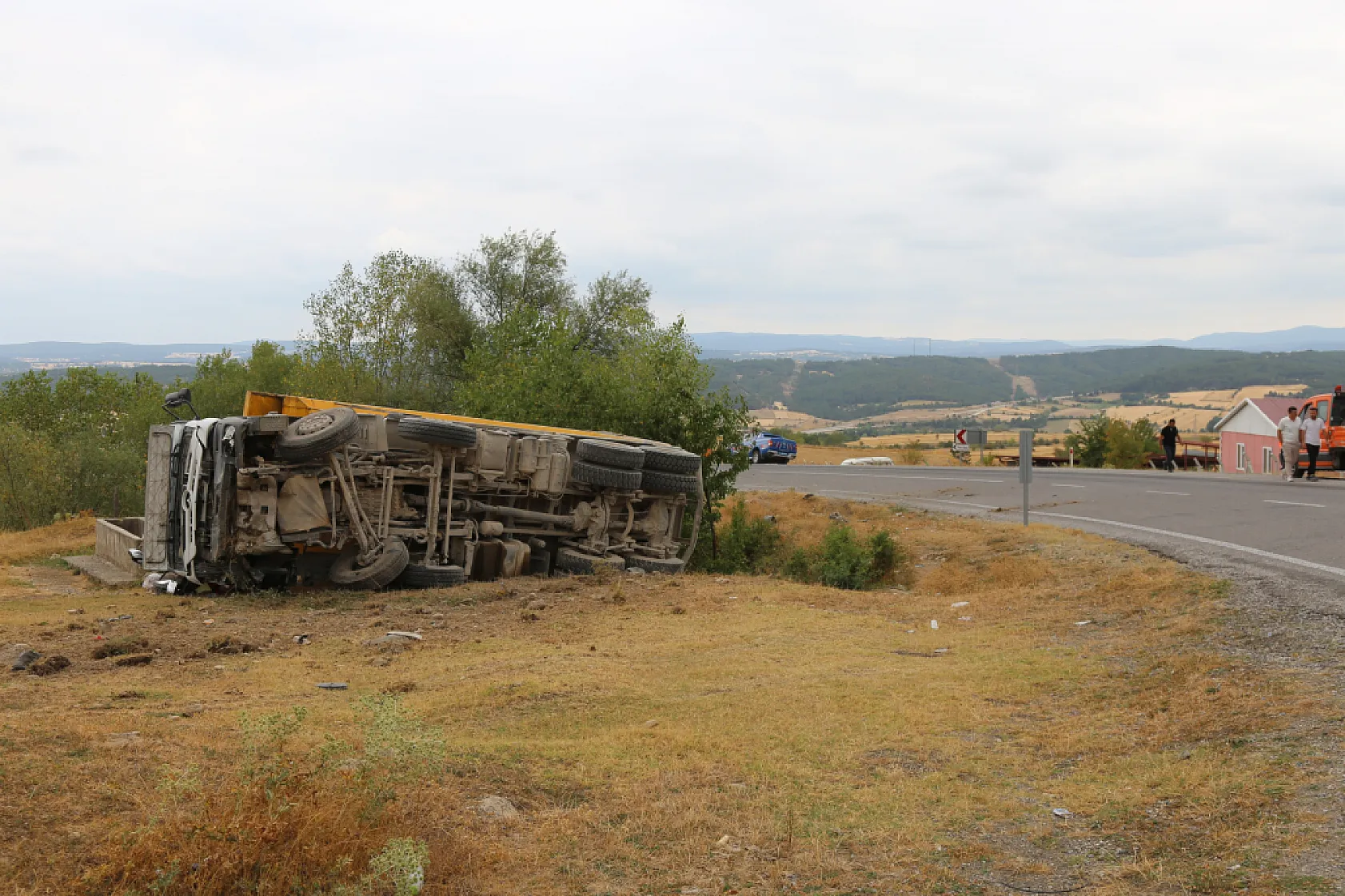 Hafriyat kamyonuyla çarpışan otomobildeki 15 yaşındaki çocuk öldü, babası ağır yaralandı